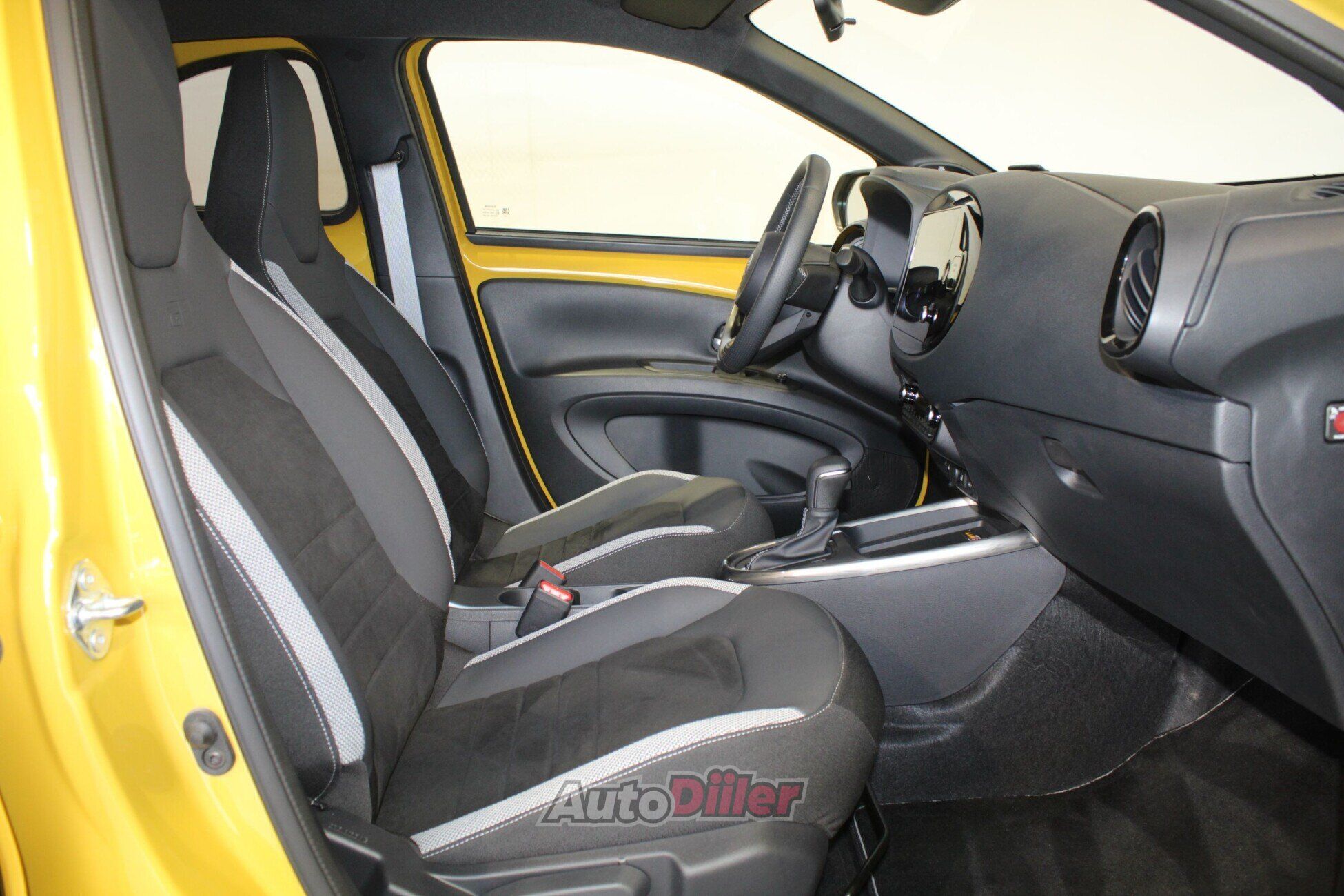Toyota Aygo 2025, photo 6/10