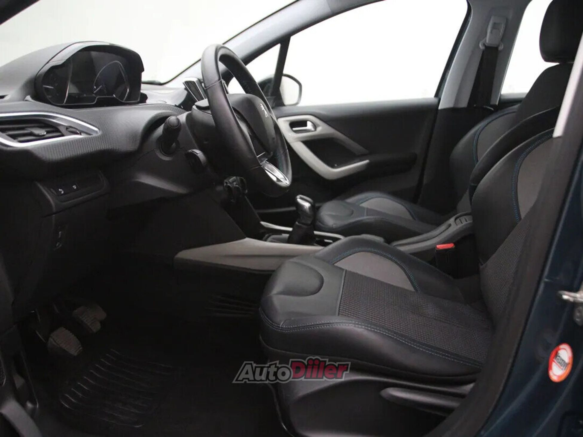 Peugeot 2008 Urban Cross 1.2 81kW 2016, photo 4/10