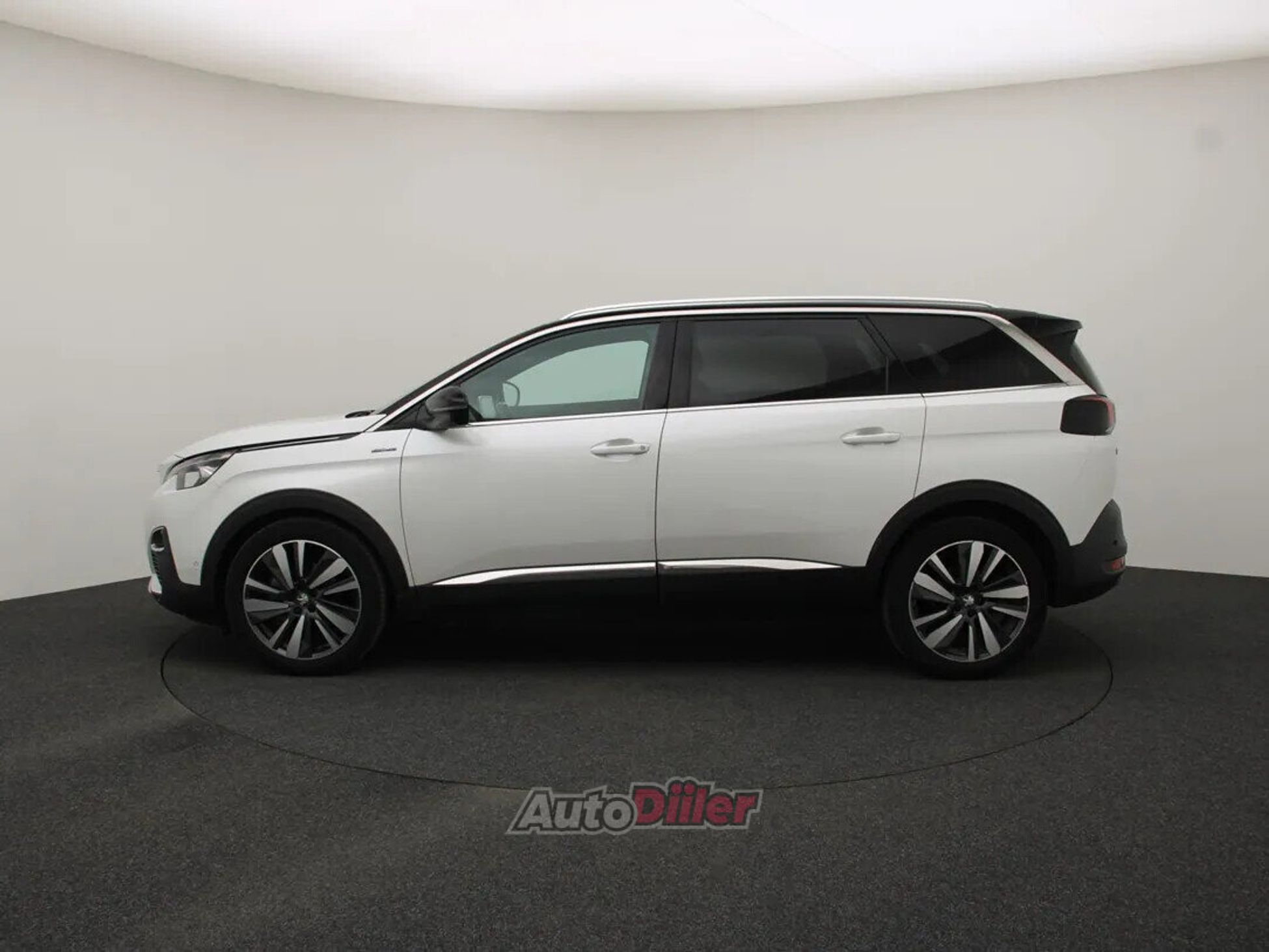 Peugeot 5008 GT-Line 1.2 96kW 2020, photo 6/10