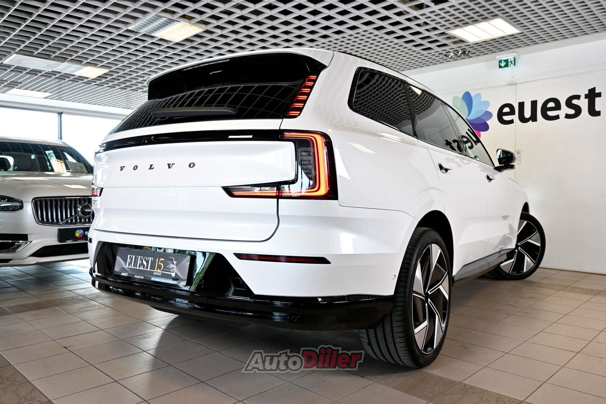 Volvo EX90 2025, photo 2/10