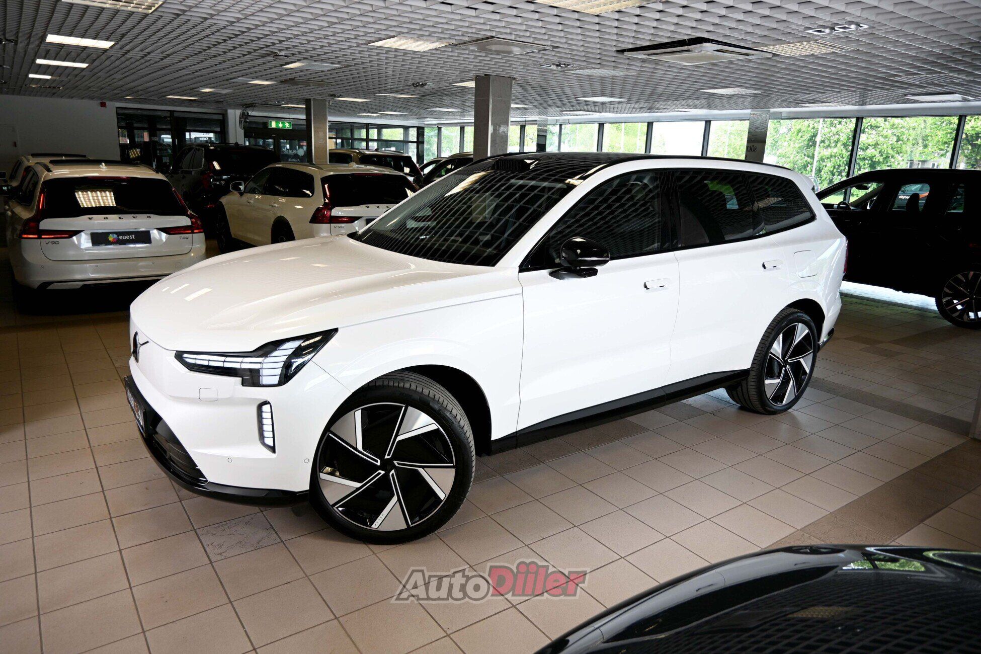 Volvo EX90 2025, photo 6/10