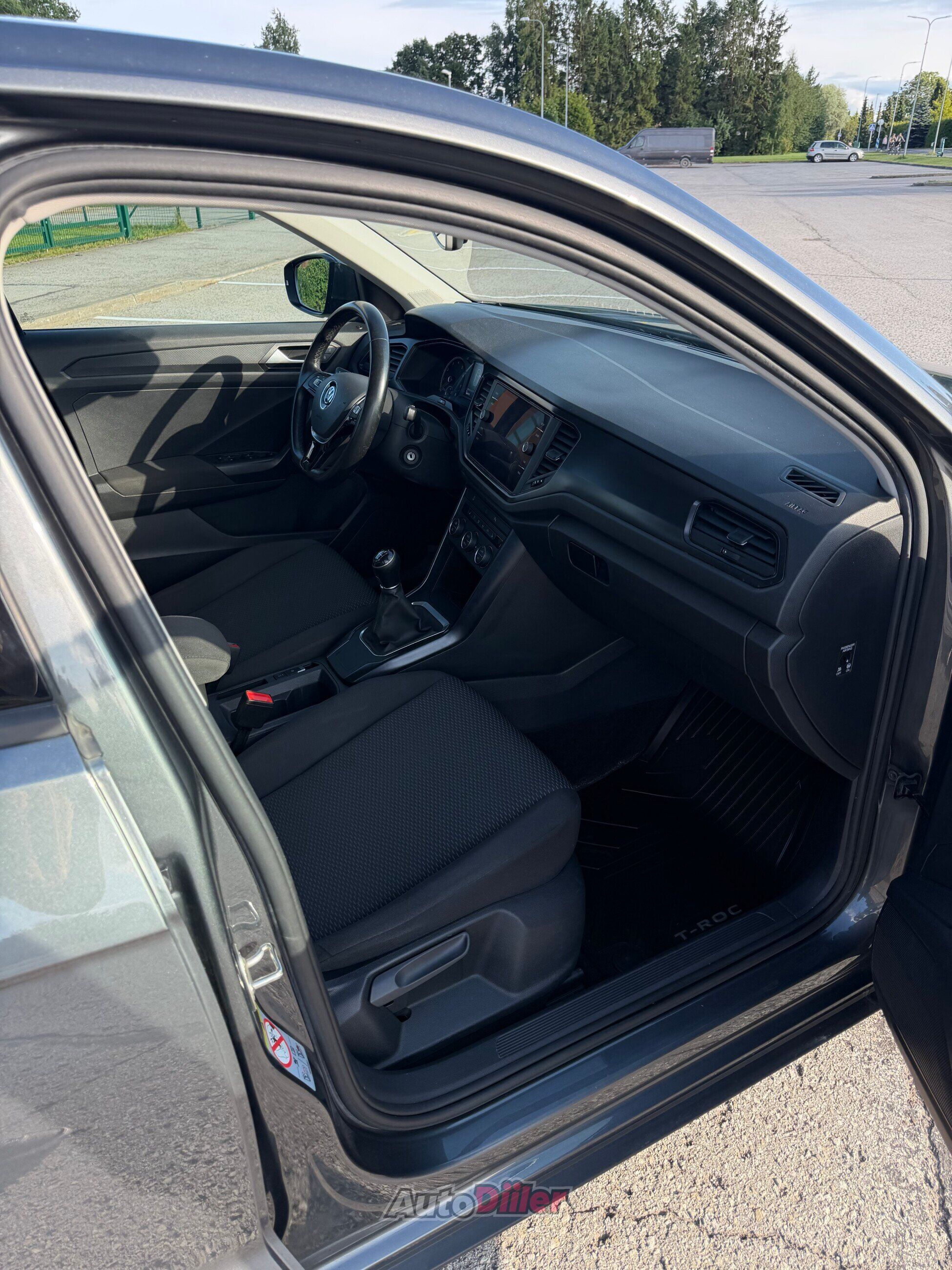 Volkswagen T-Roc 1.0 85kW 2018, photo 4/6