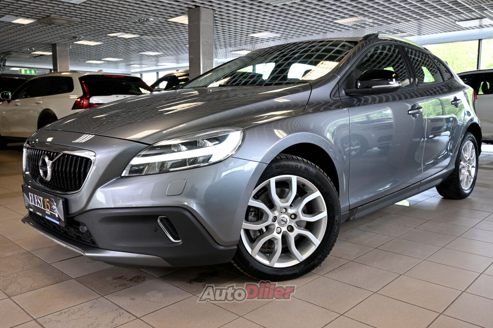 Volvo V40 Cross Country 2016, photo 4/10