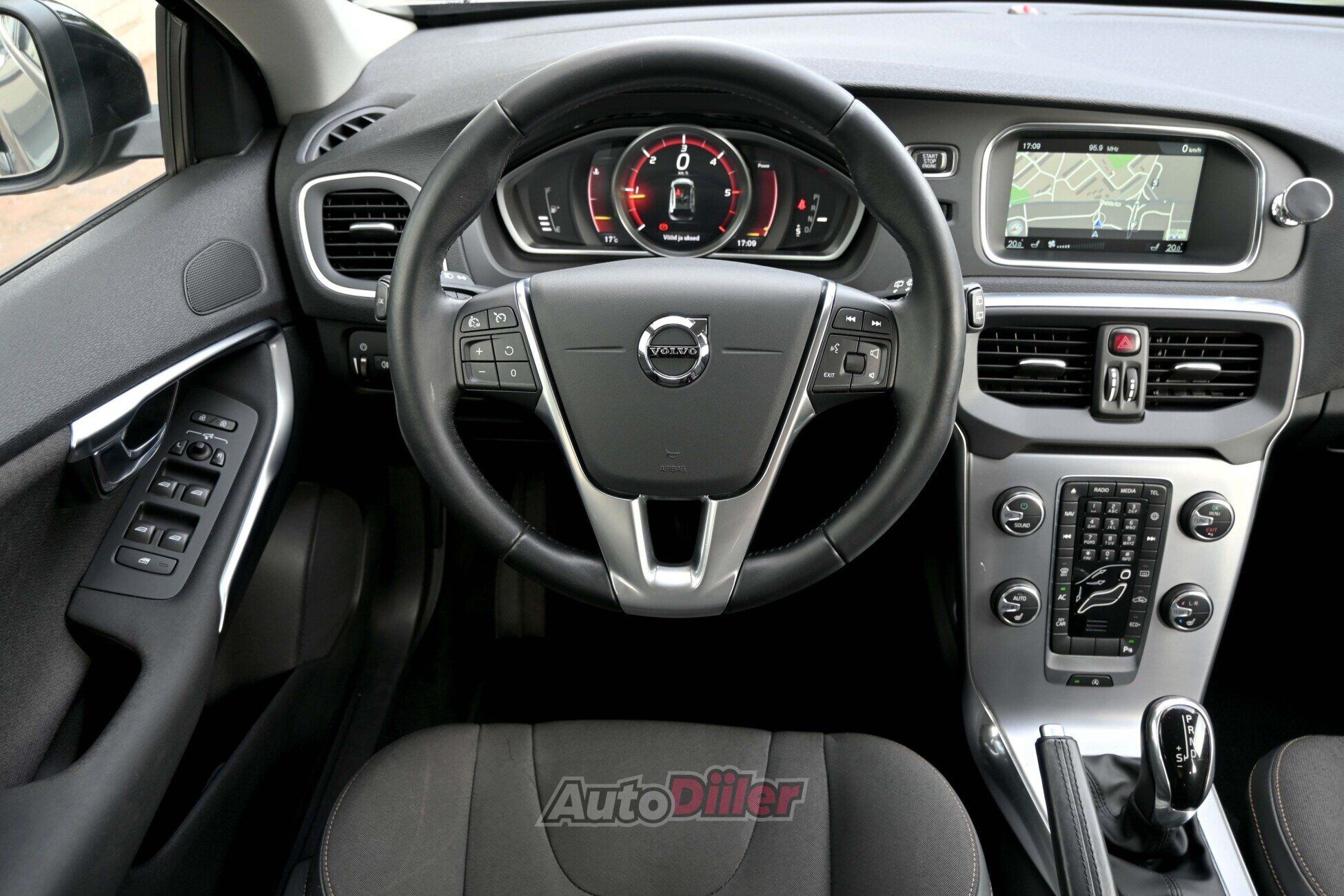 Volvo V40 Cross Country 2016, photo 7/10
