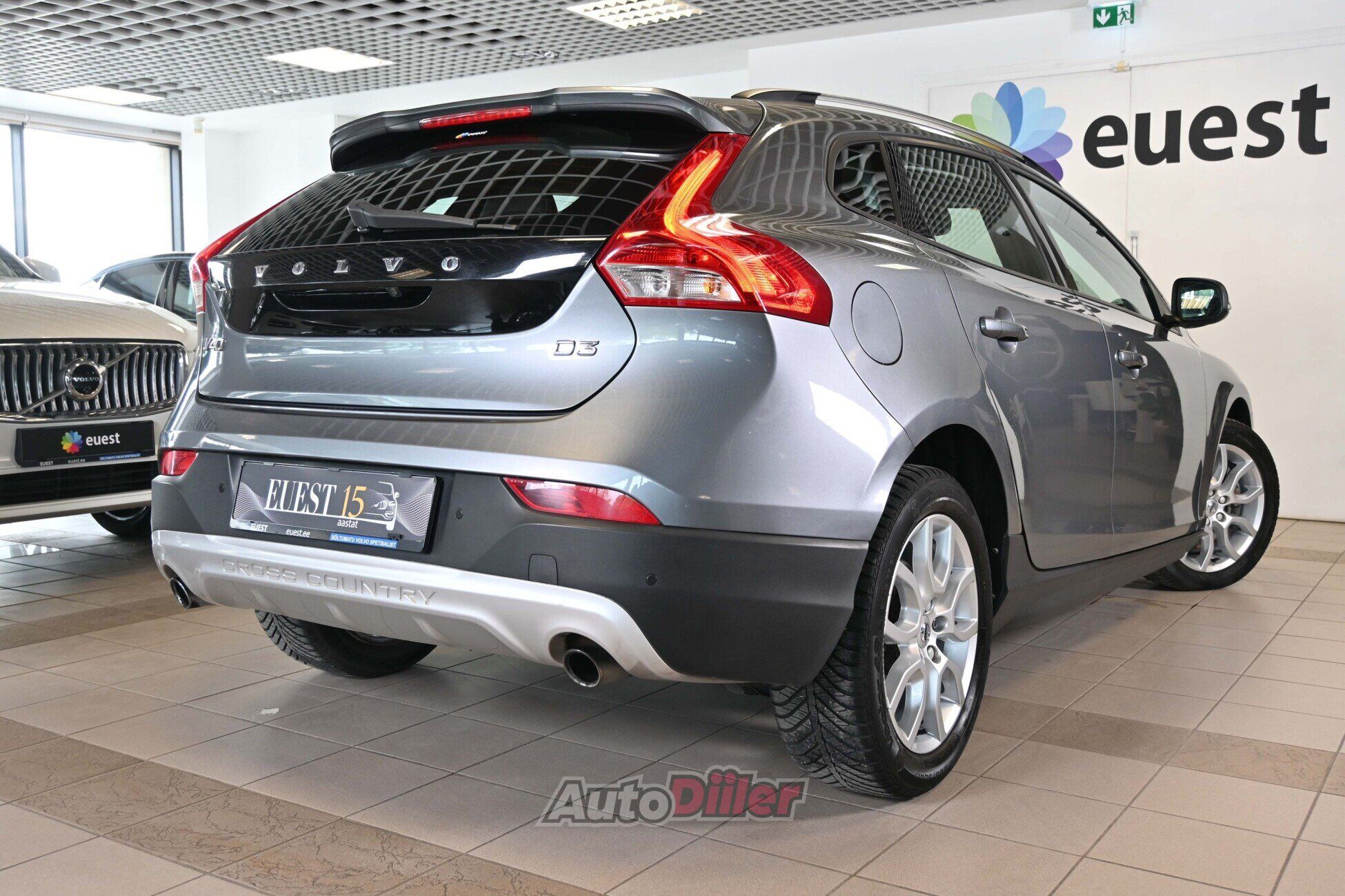 Volvo V40 Cross Country 2016, photo 2/10
