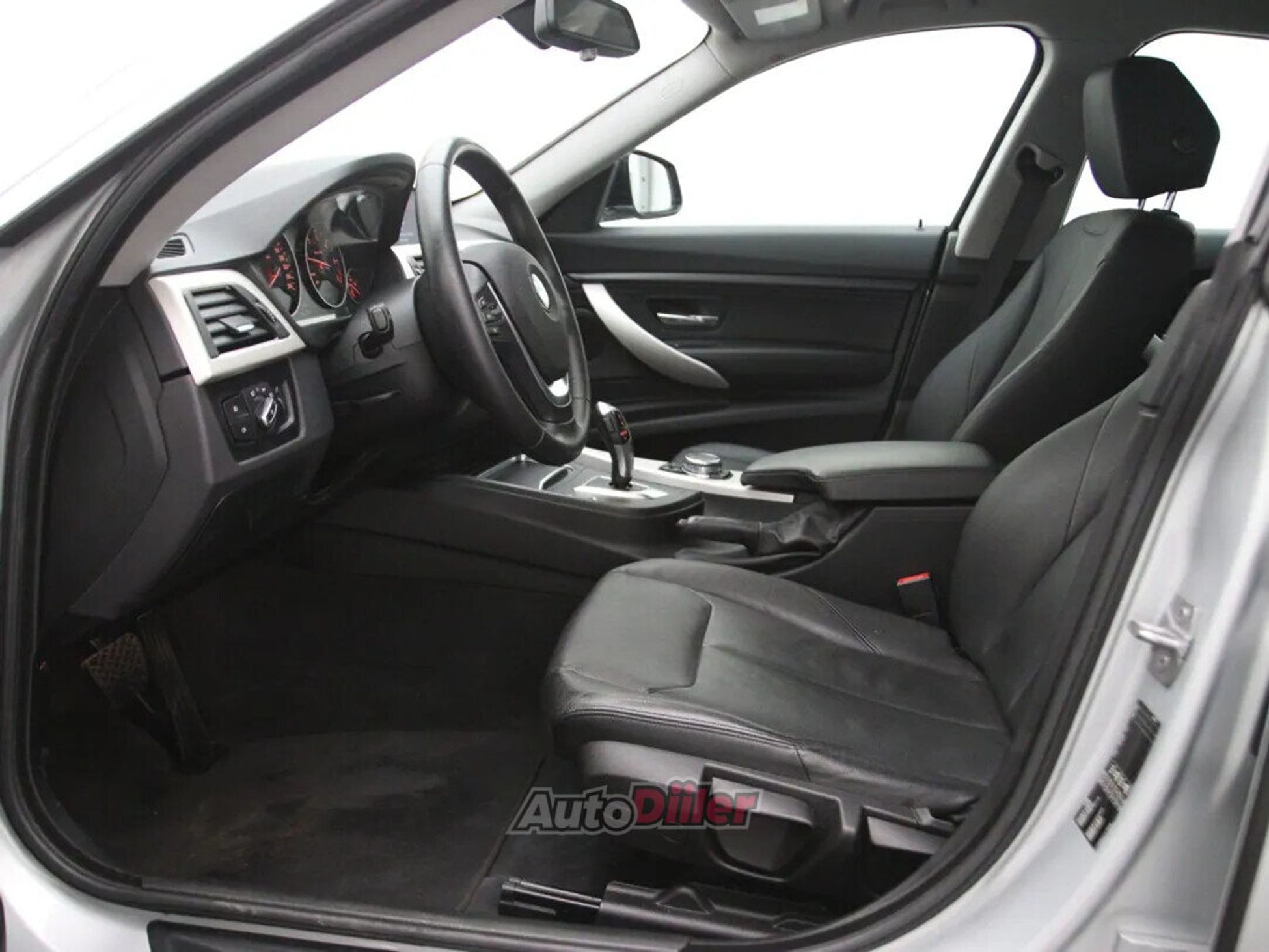 BMW 320 2016, photo 4/10