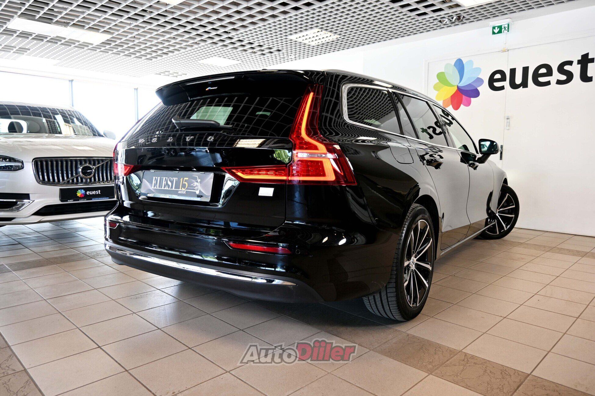 Volvo V60 2022, kuva 2/10