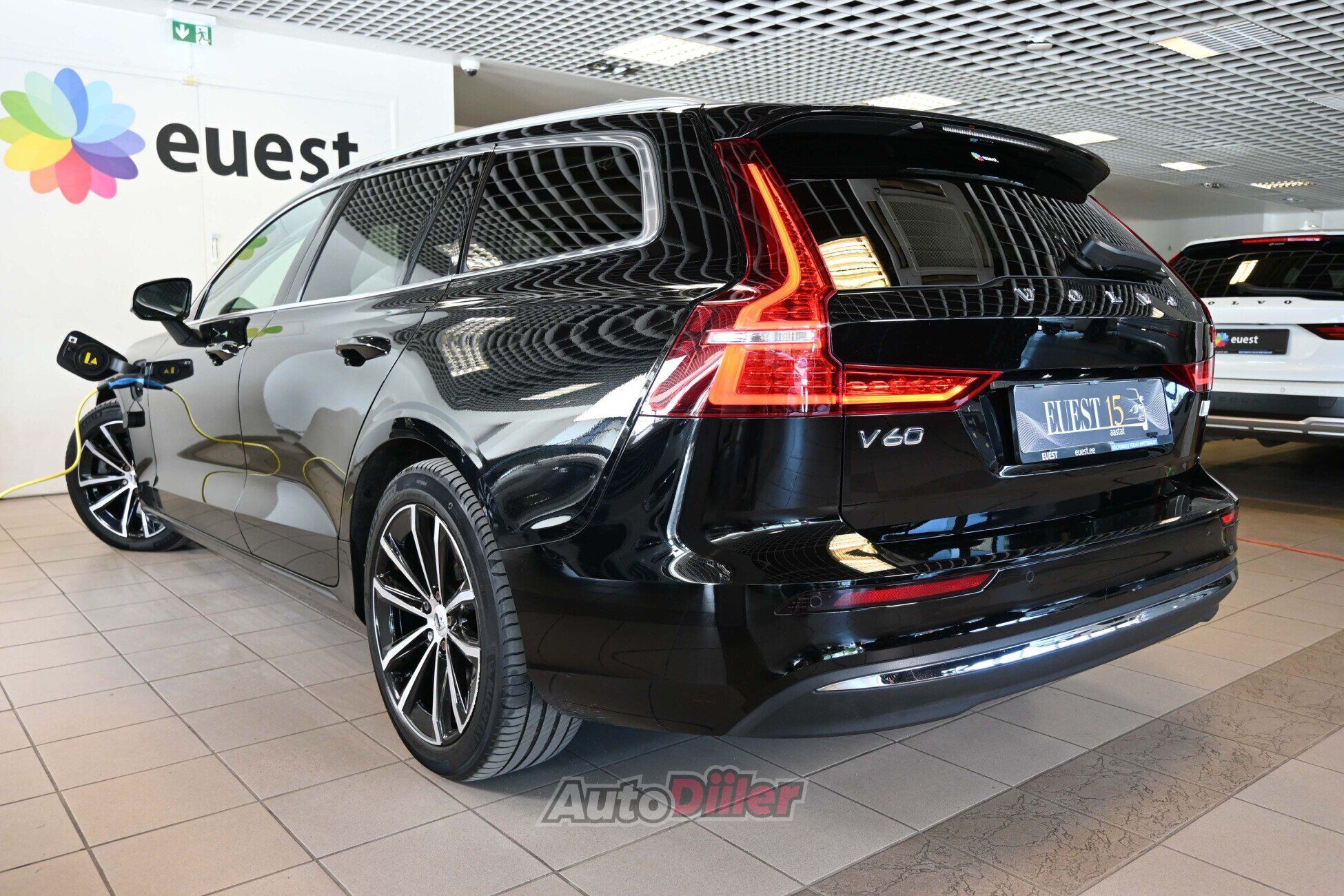 Volvo V60 2022, kuva 3/10