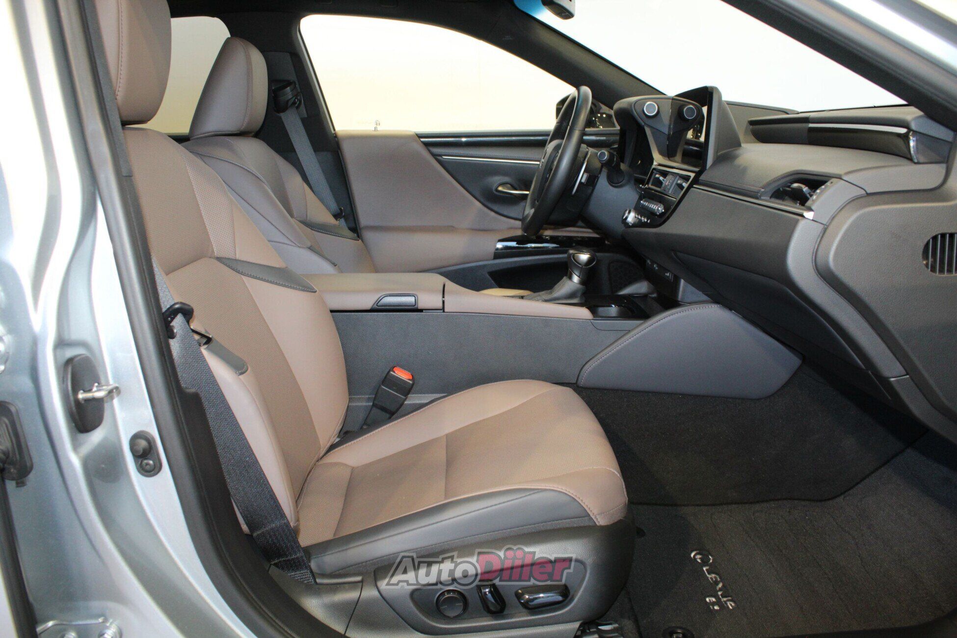 Lexus ES 300 2024, kuva 6/10