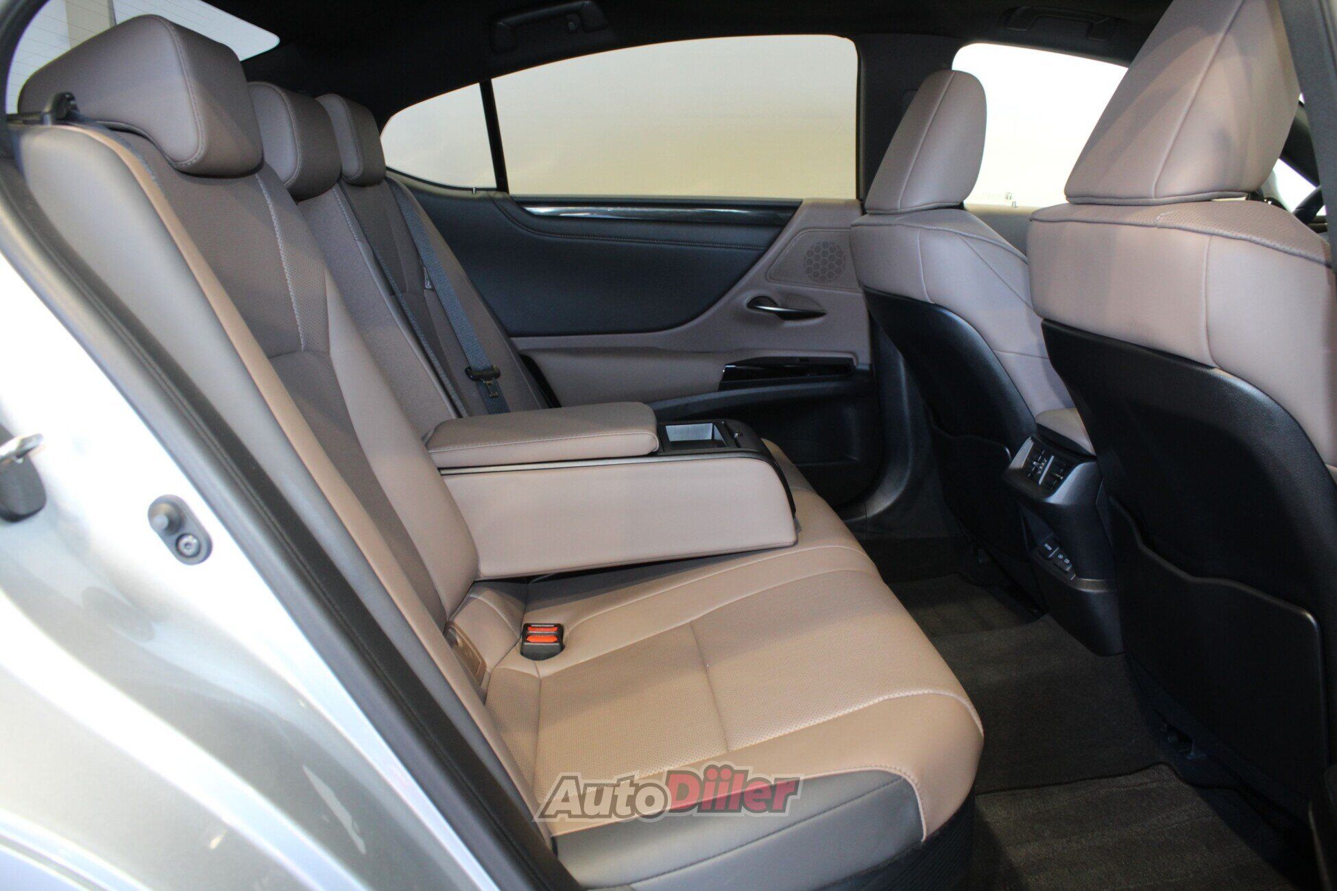 Lexus ES 300 2024, kuva 7/10