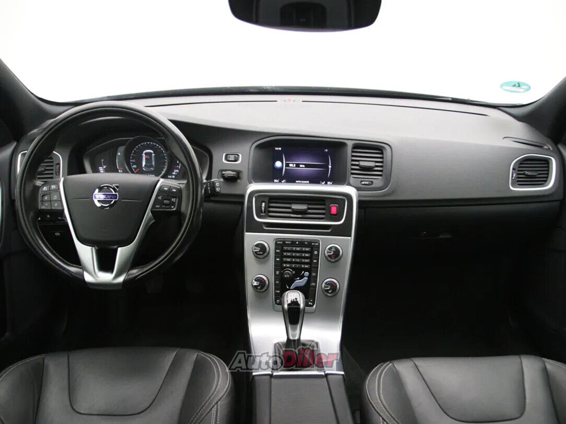 Volvo V60 Polar+ Dynamic 2.0 88kW 2017, photo 2/10