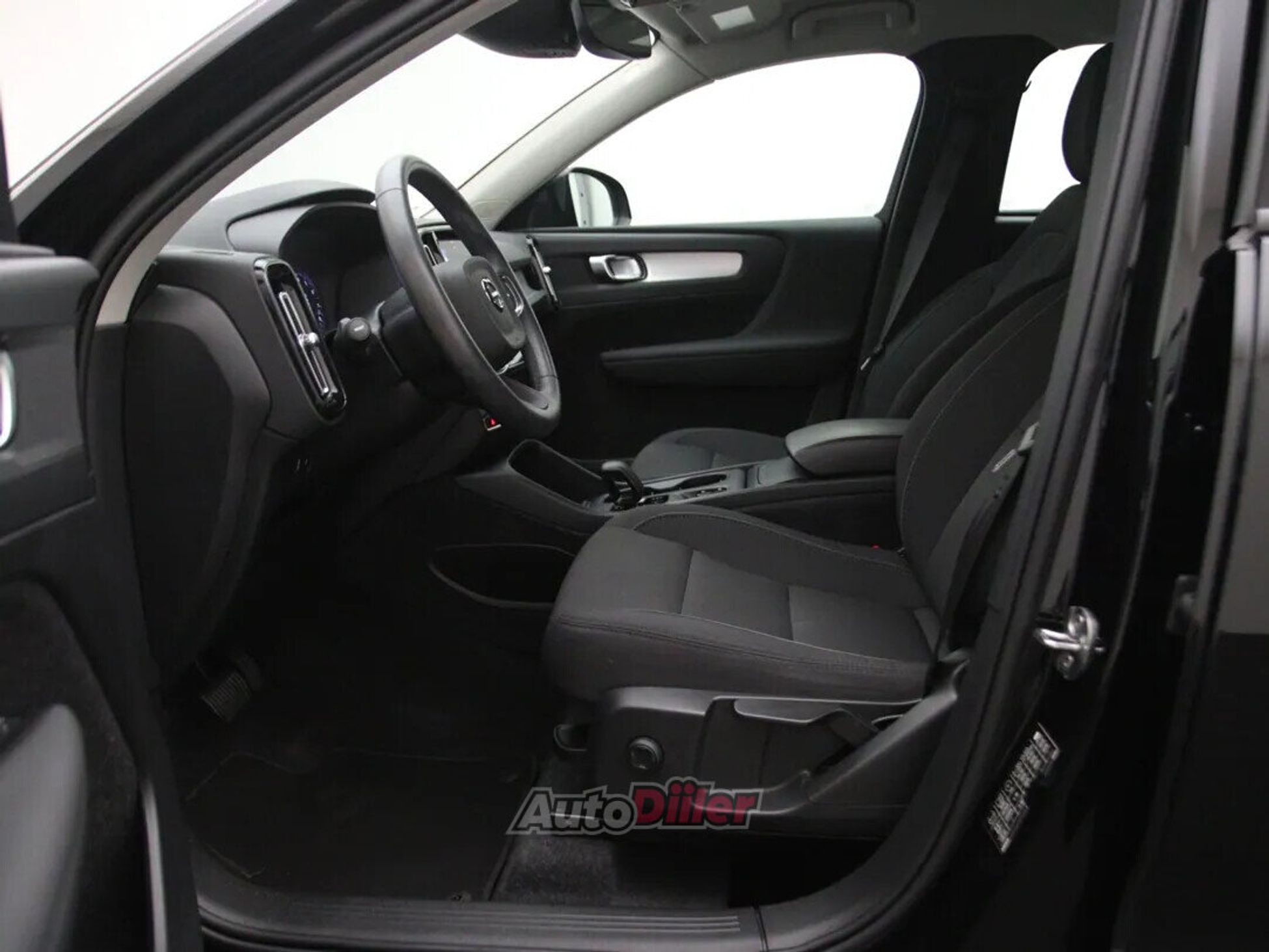 Volvo XC40 Momentum Pro 1.5 95kW 2021, kuva 4/10
