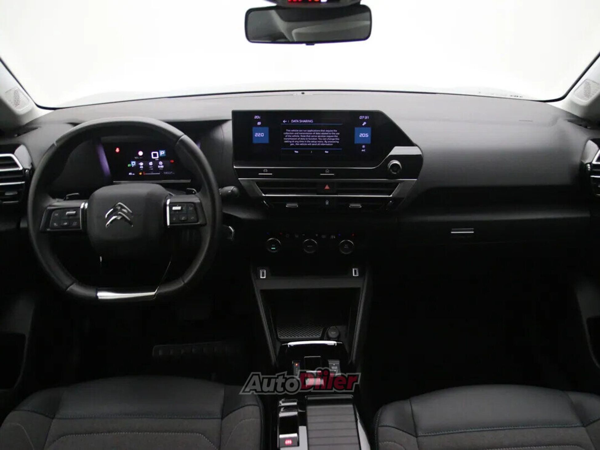Citroen C4 Shine 1.5 96kW 2023, photo 2/10