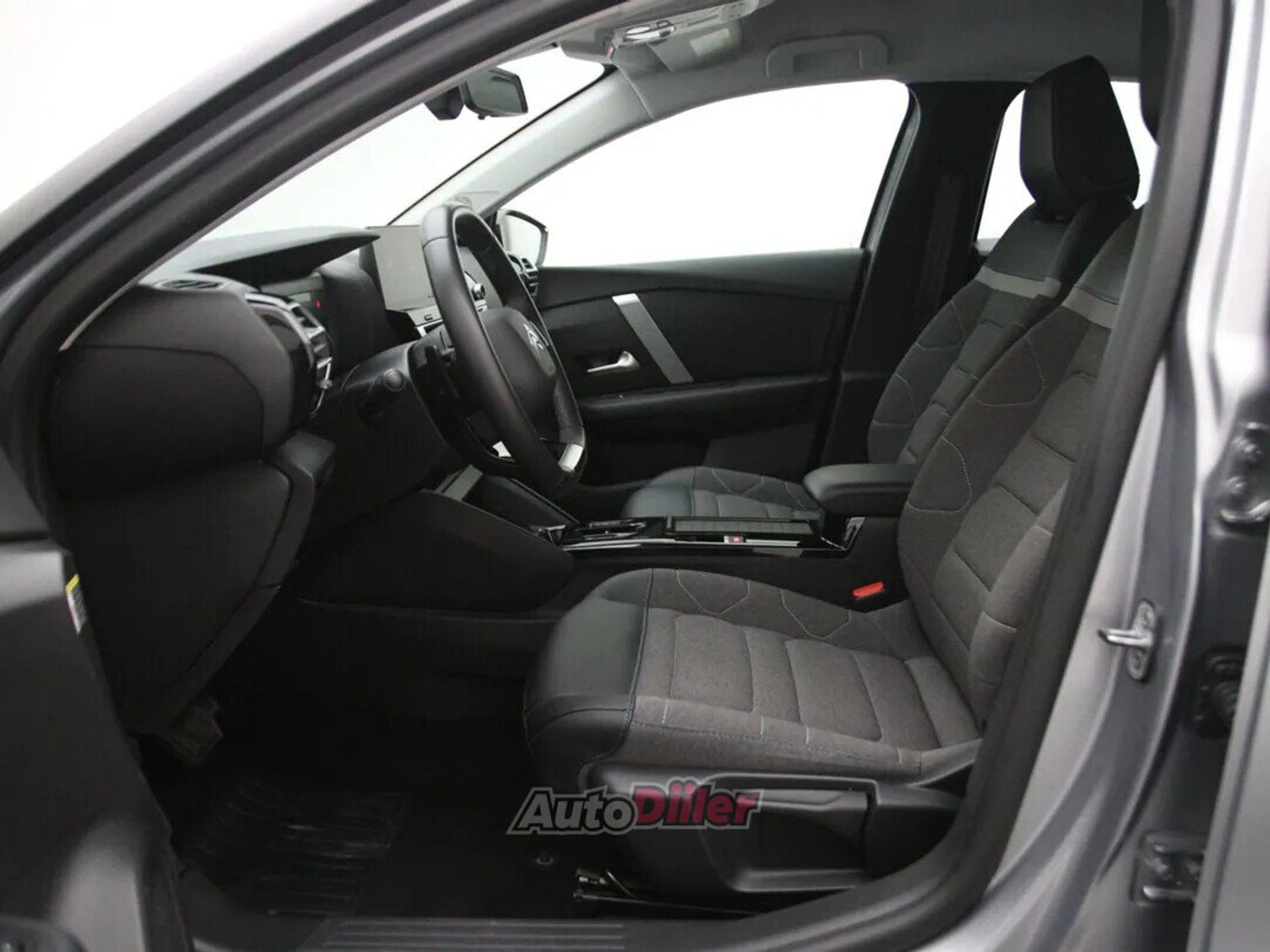 Citroen C4 Shine 1.5 96kW 2023, photo 4/10