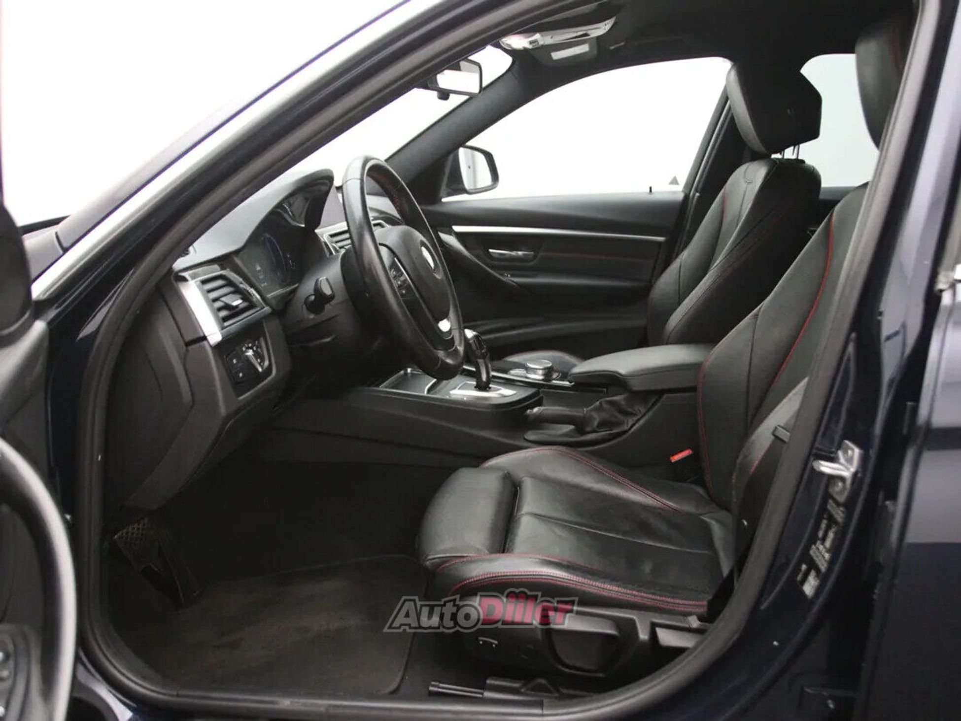 BMW 320 High Executive 2.0 120kW 2017, photo 4/10