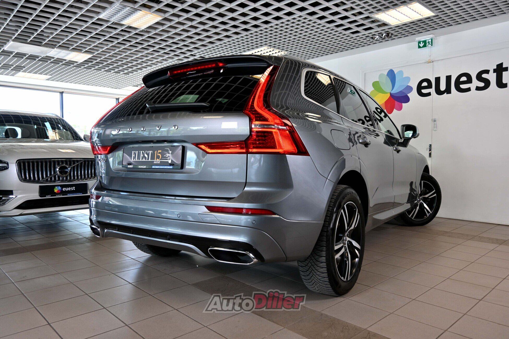Volvo XC60 2017, photo 2/10