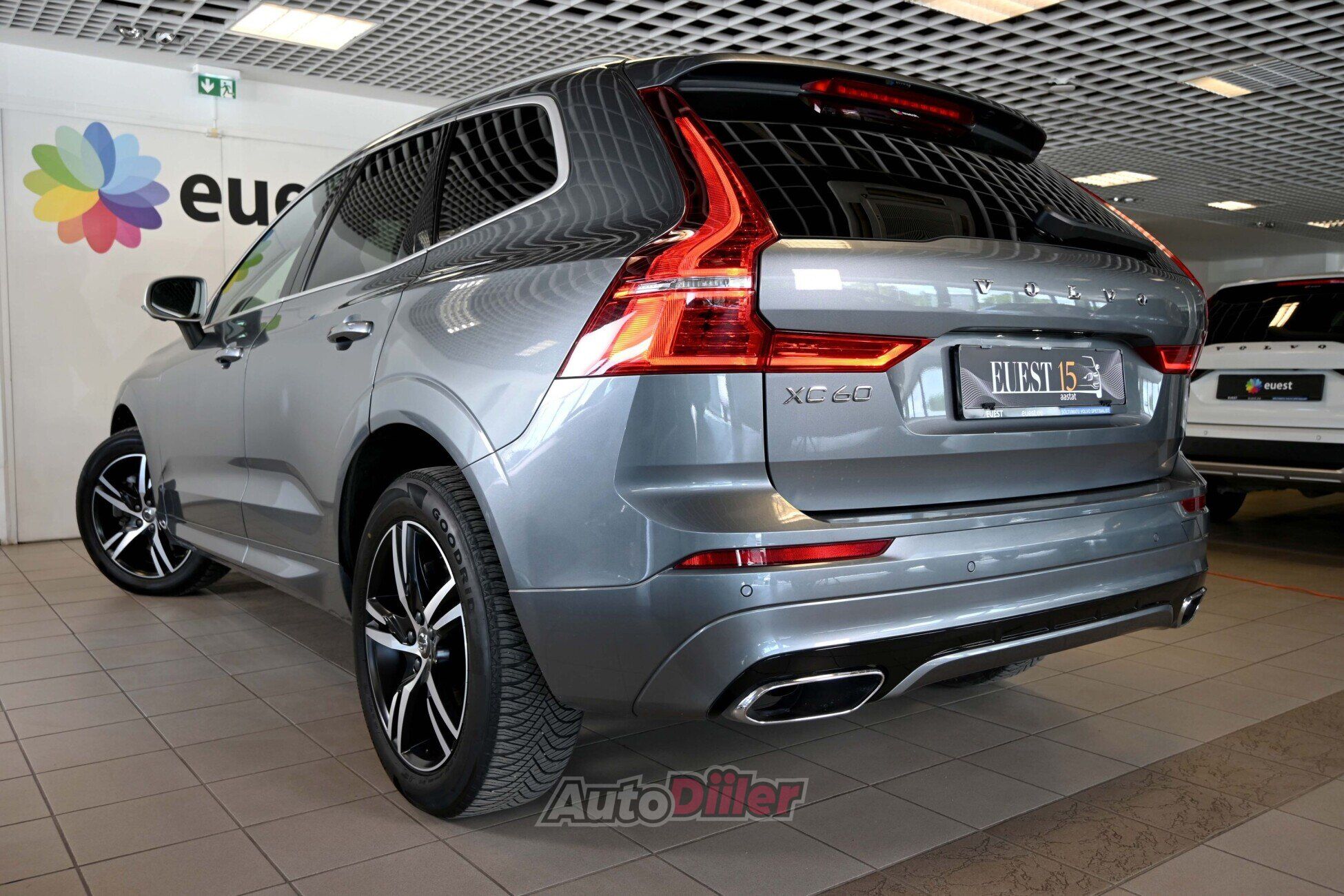 Volvo XC60 2017, photo 3/10