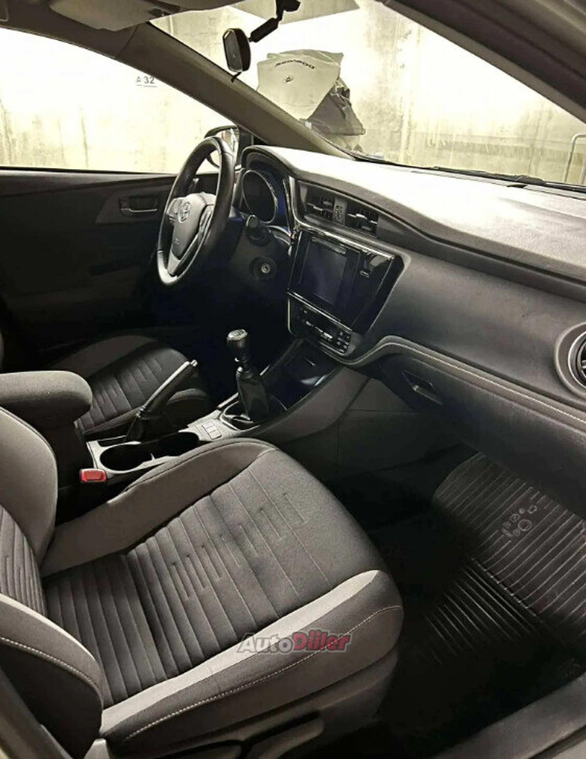Toyota Auris 1.6 97kW 2016, photo 6/7