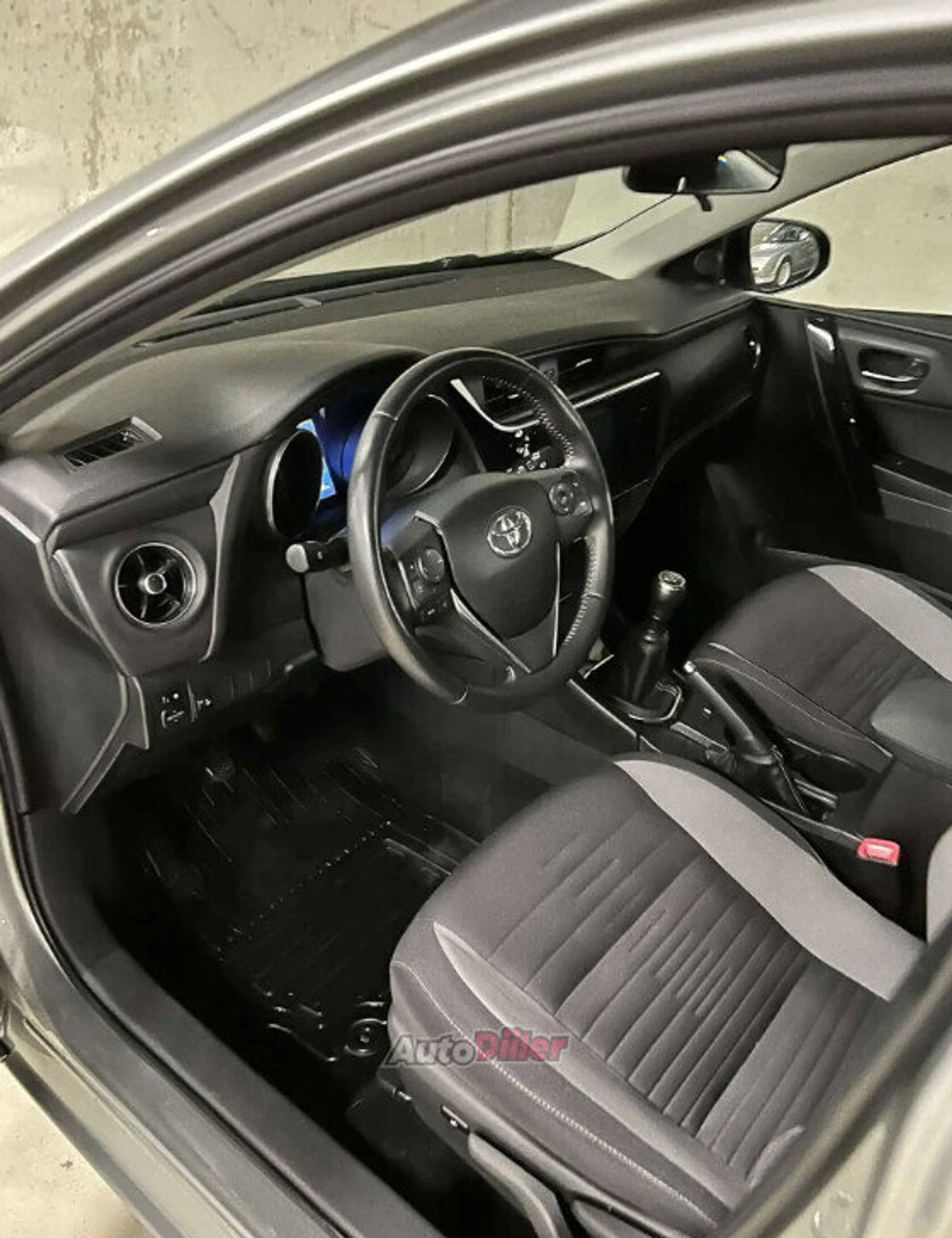 Toyota Auris 1.6 97kW 2016, photo 4/7