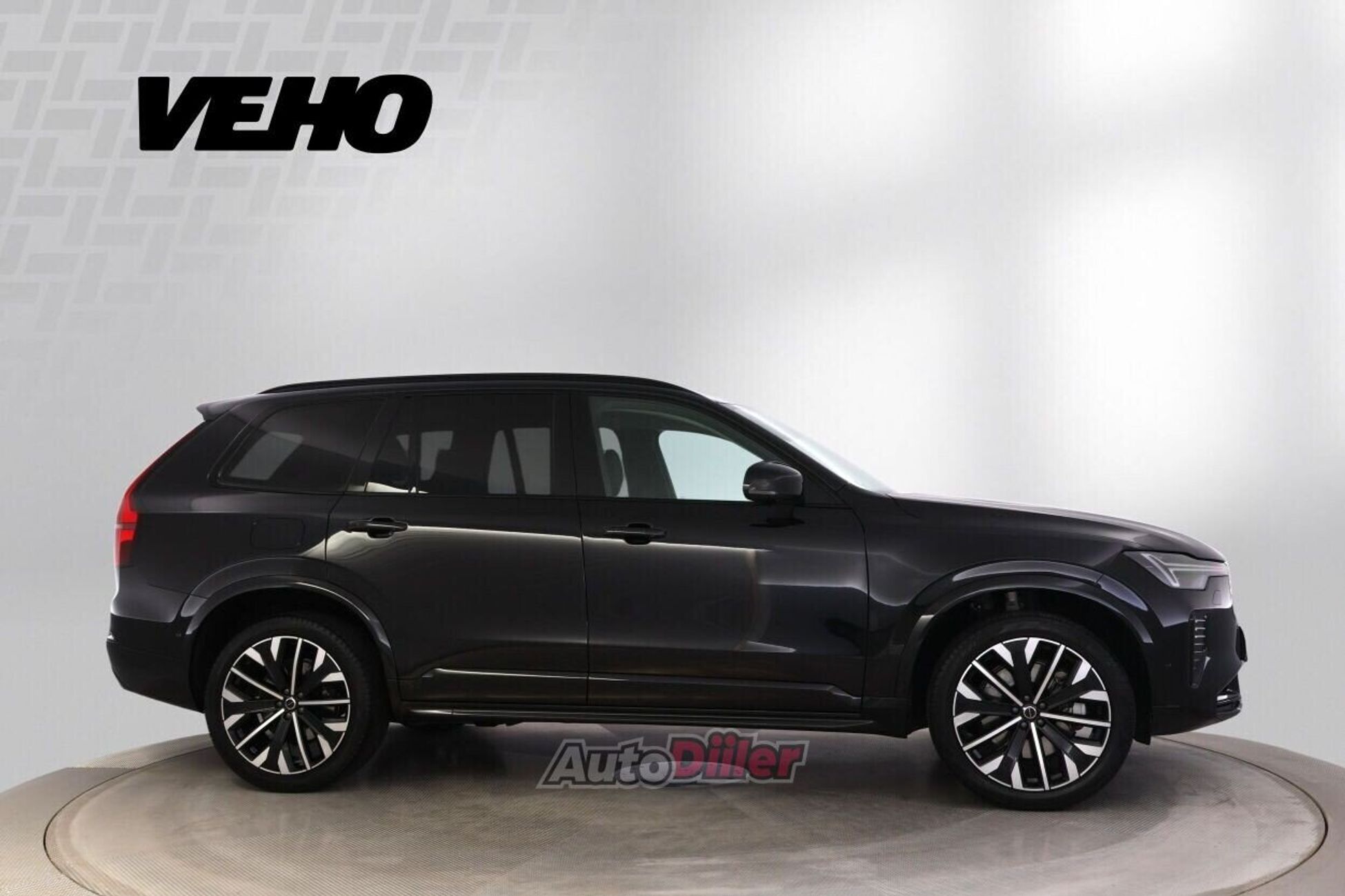 Volvo XC90 T8 AWD Plus DARK 2.0 335kW 2025, photo 2/10