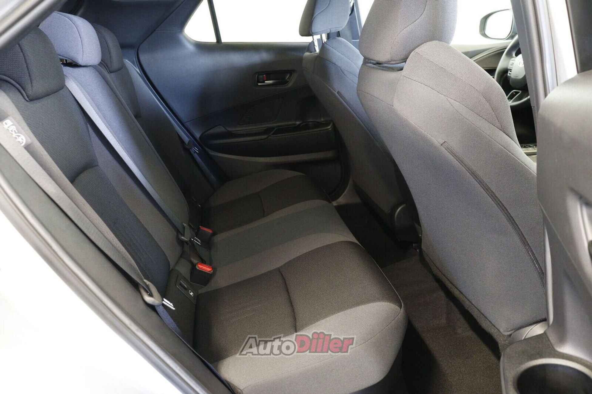 Toyota C-HR 2024, photo 7/10