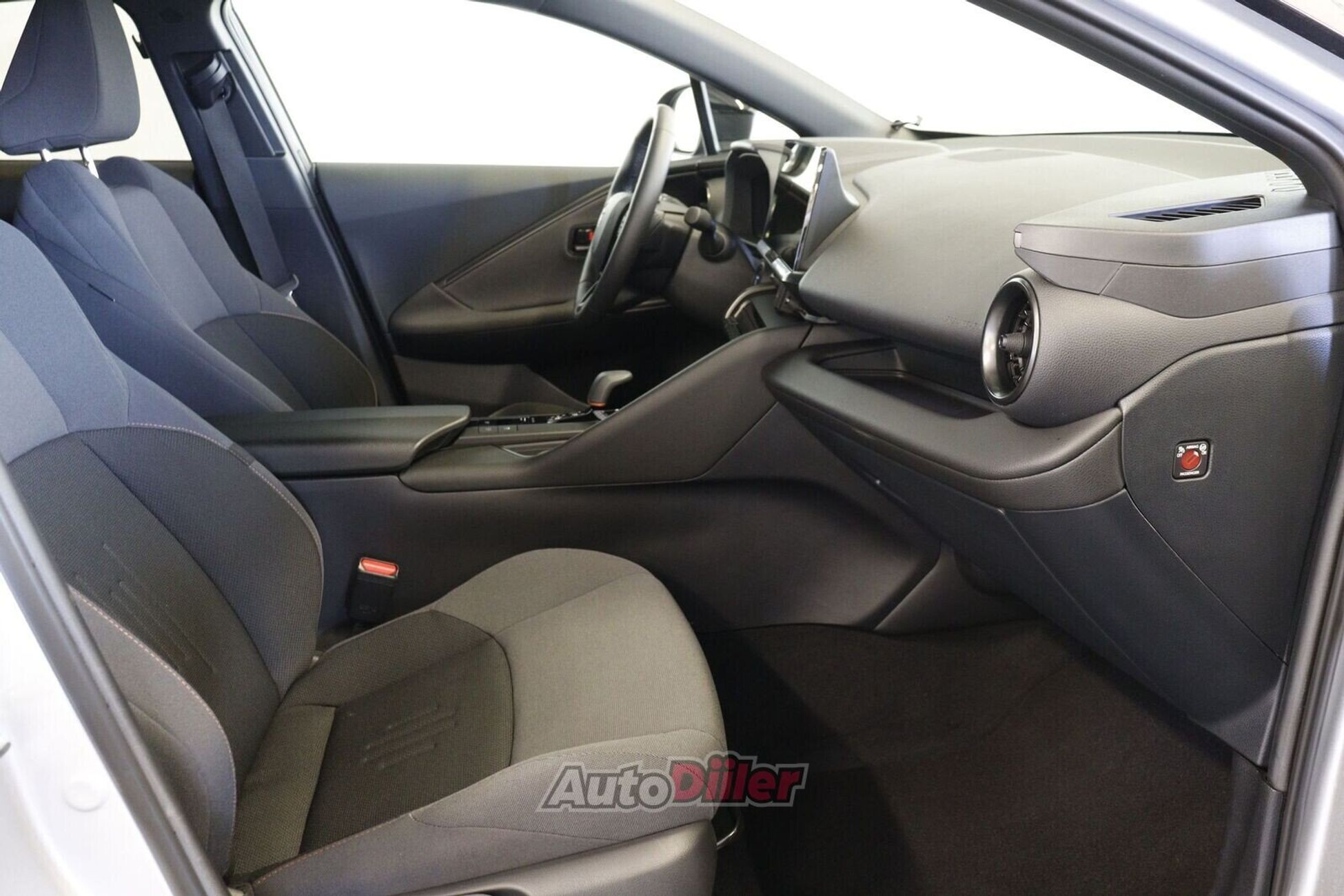 Toyota C-HR 2024, photo 6/10