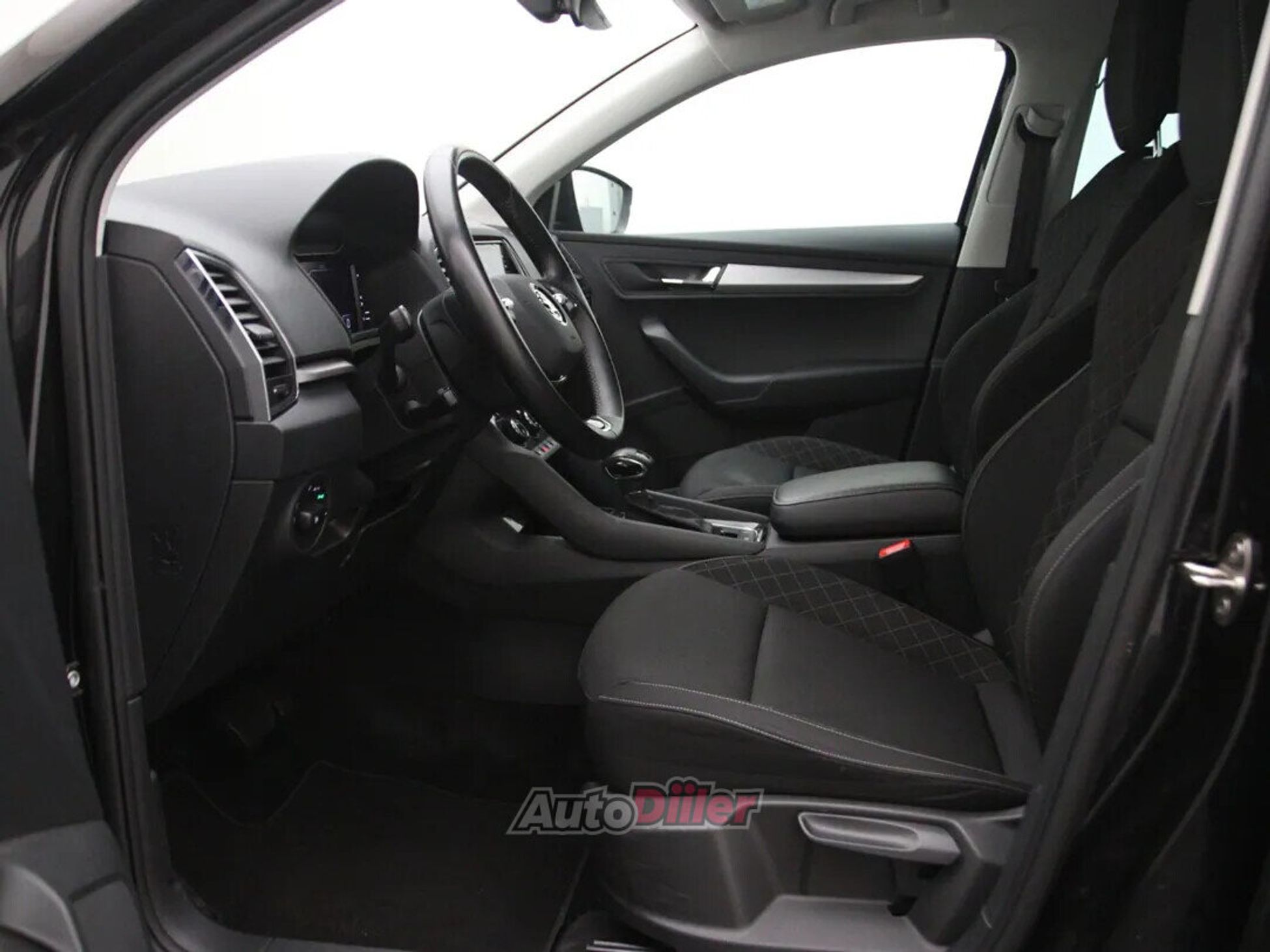 Skoda Karoq Business Edition 1.5 110kW 2021, kuva 4/10