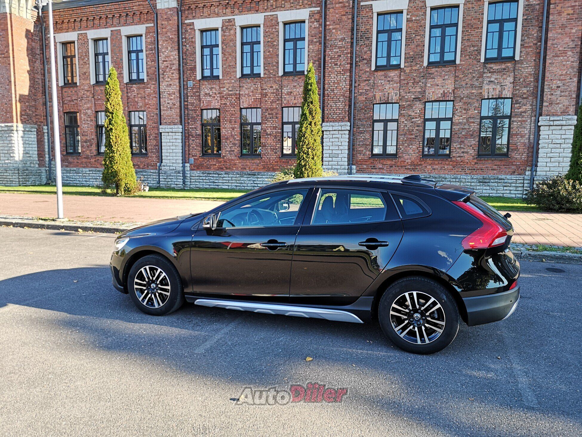 Volvo V40 Cross Country 2.0 88kW 2016, photo 4/10