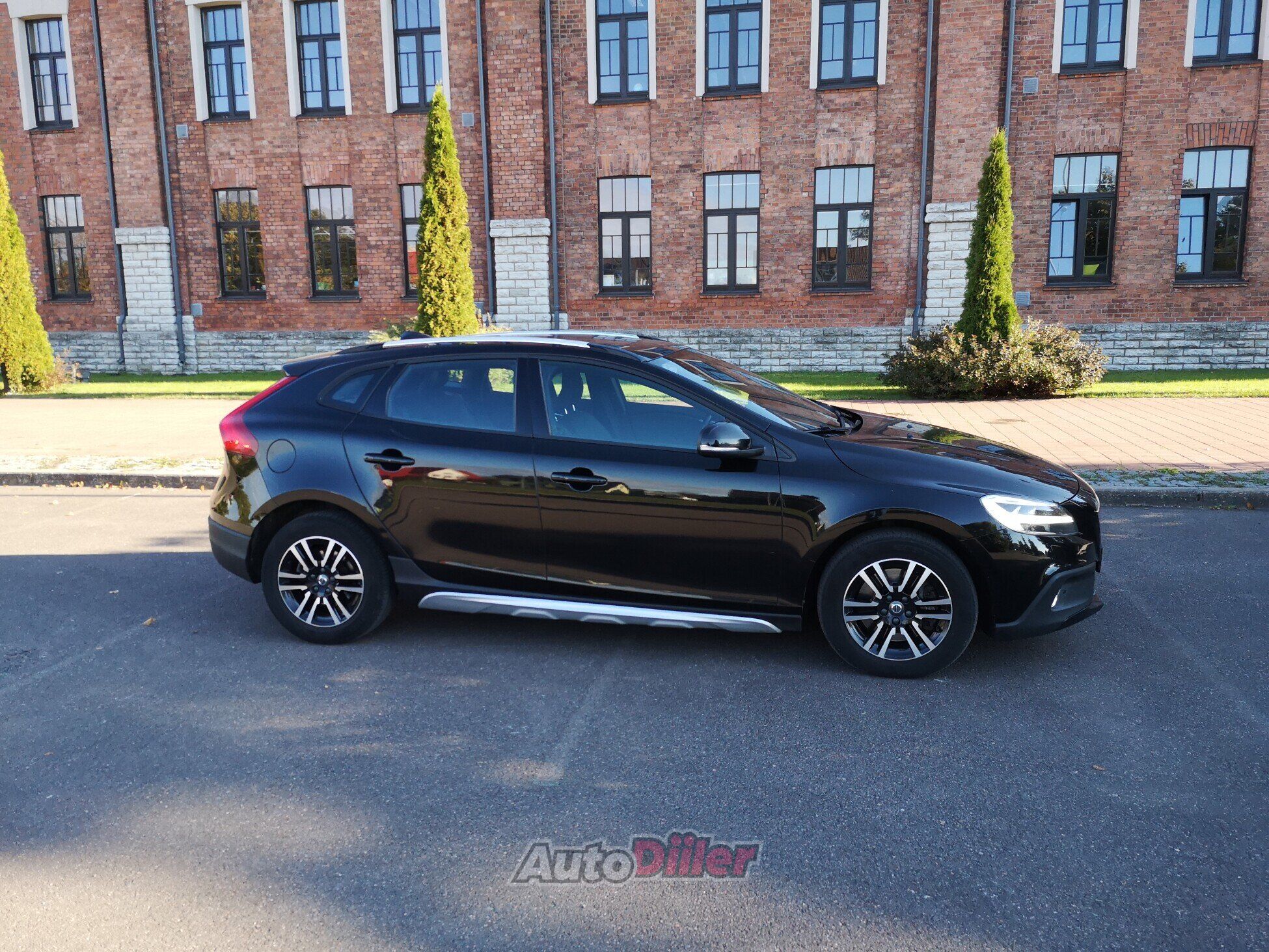 Volvo V40 Cross Country 2.0 88kW 2016, photo 3/10