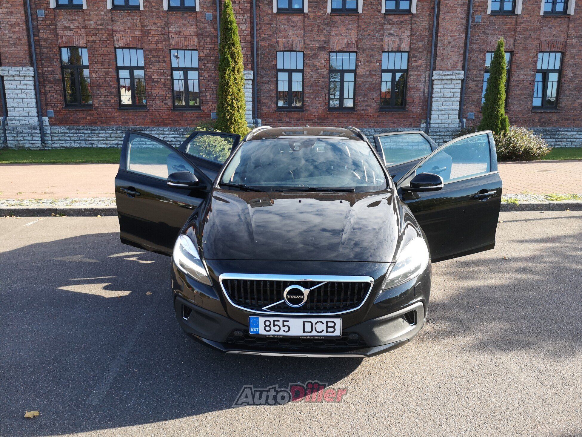 Volvo V40 Cross Country 2.0 88kW 2016, photo 2/10
