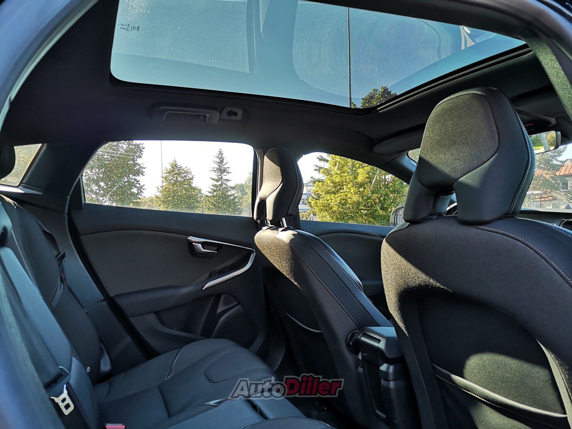 Volvo V40 Cross Country 2.0 88kW 2016, photo 7/10
