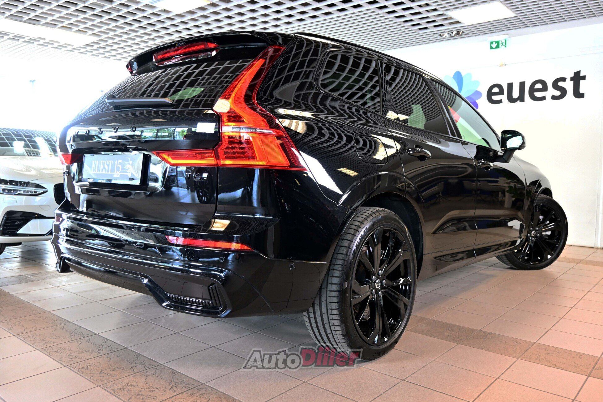 Volvo XC60 2025, photo 2/10