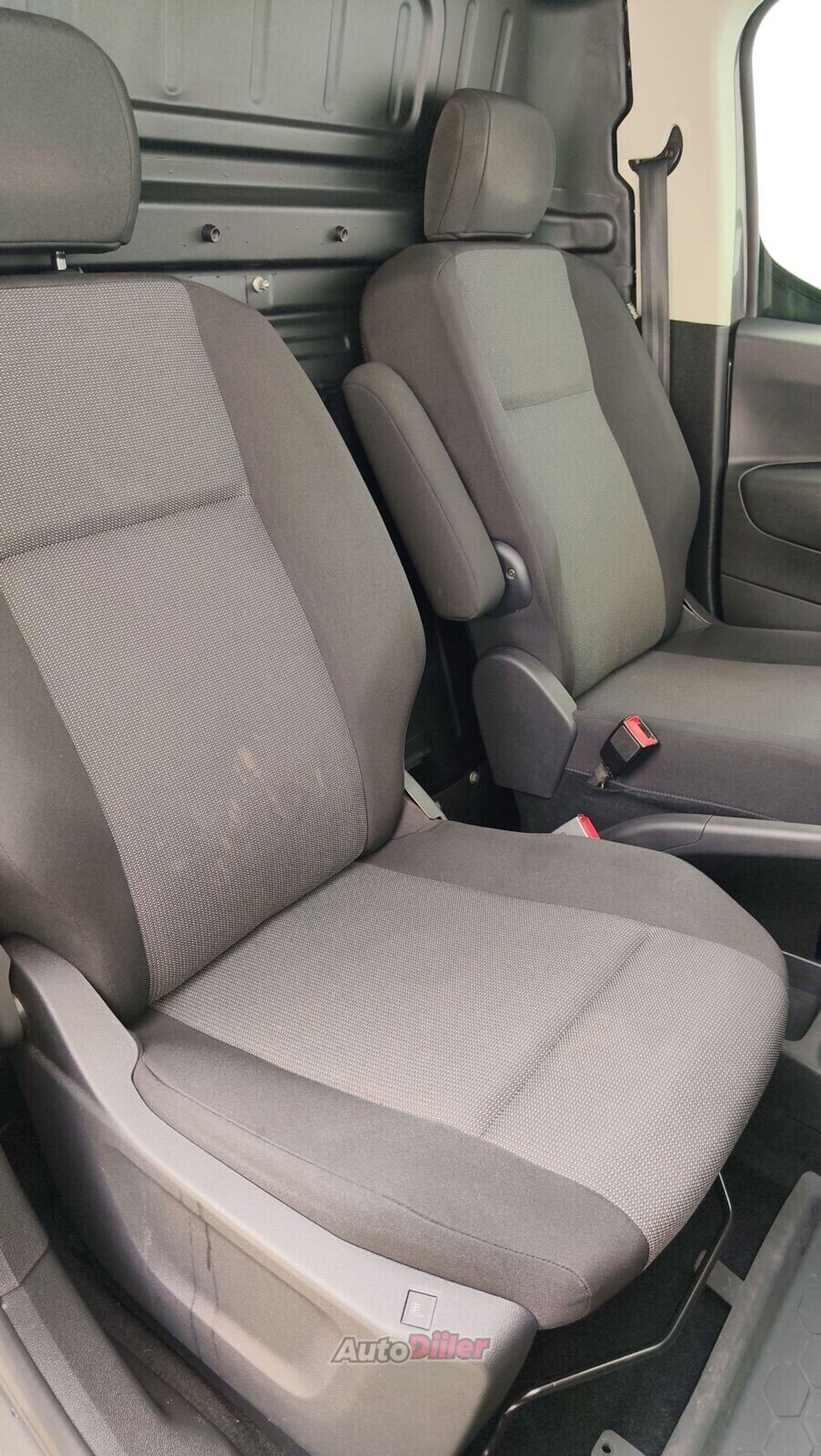Citroen Berlingo 1.5 75kW 2023, photo 6/10