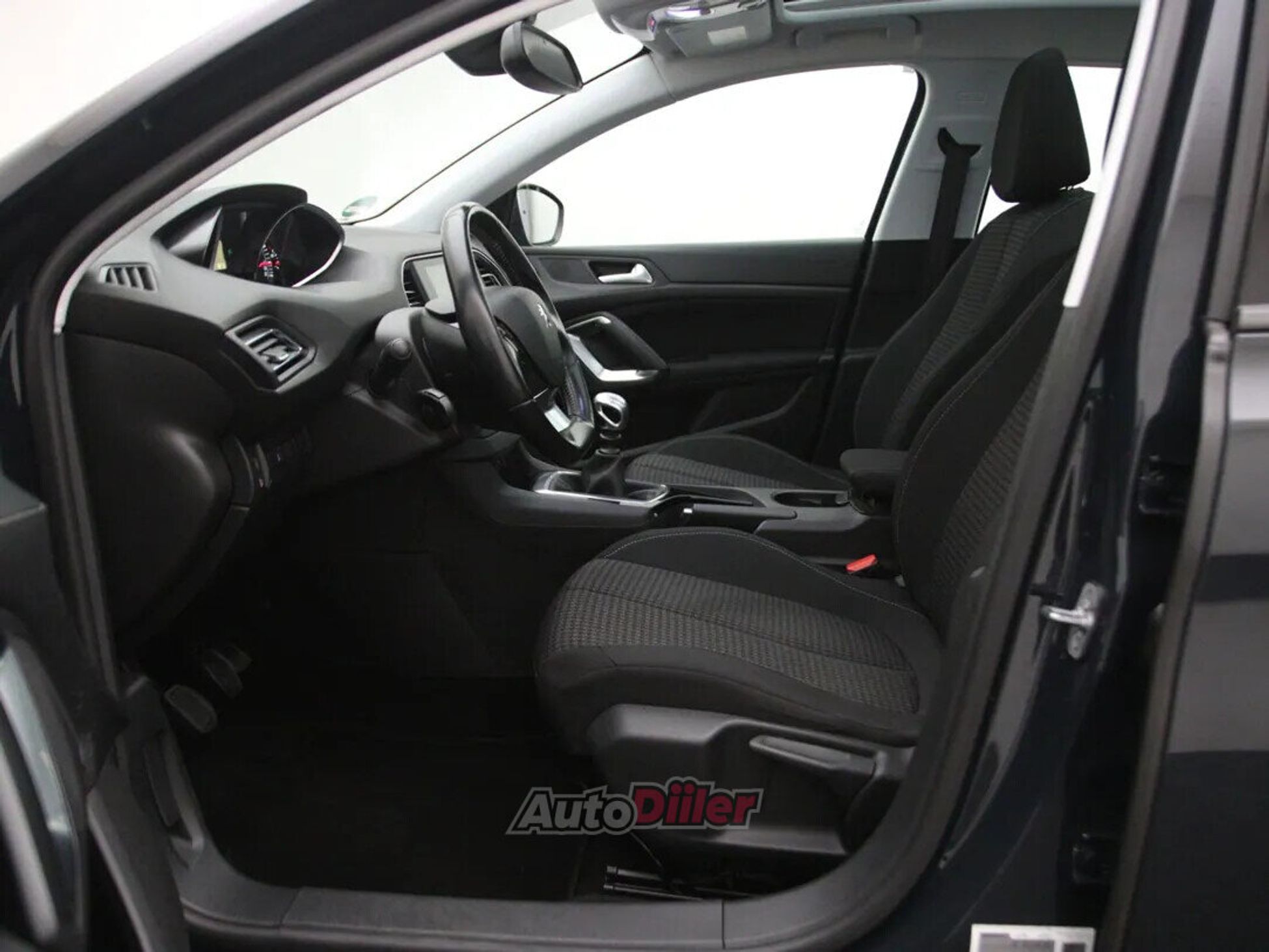 Peugeot 308 Active 1.2 96kW 2018, photo 4/10