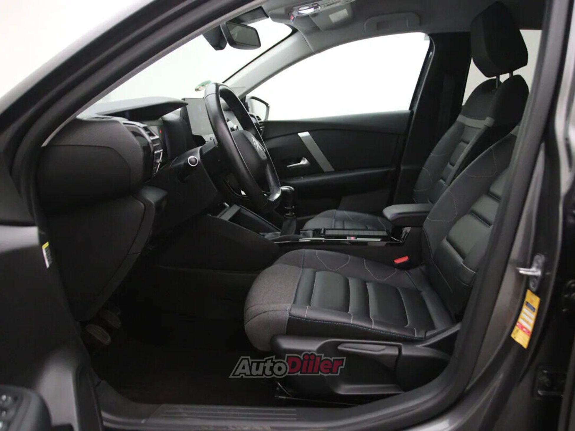 Citroen C4 Shine 1.2 96kW 2022, photo 4/10