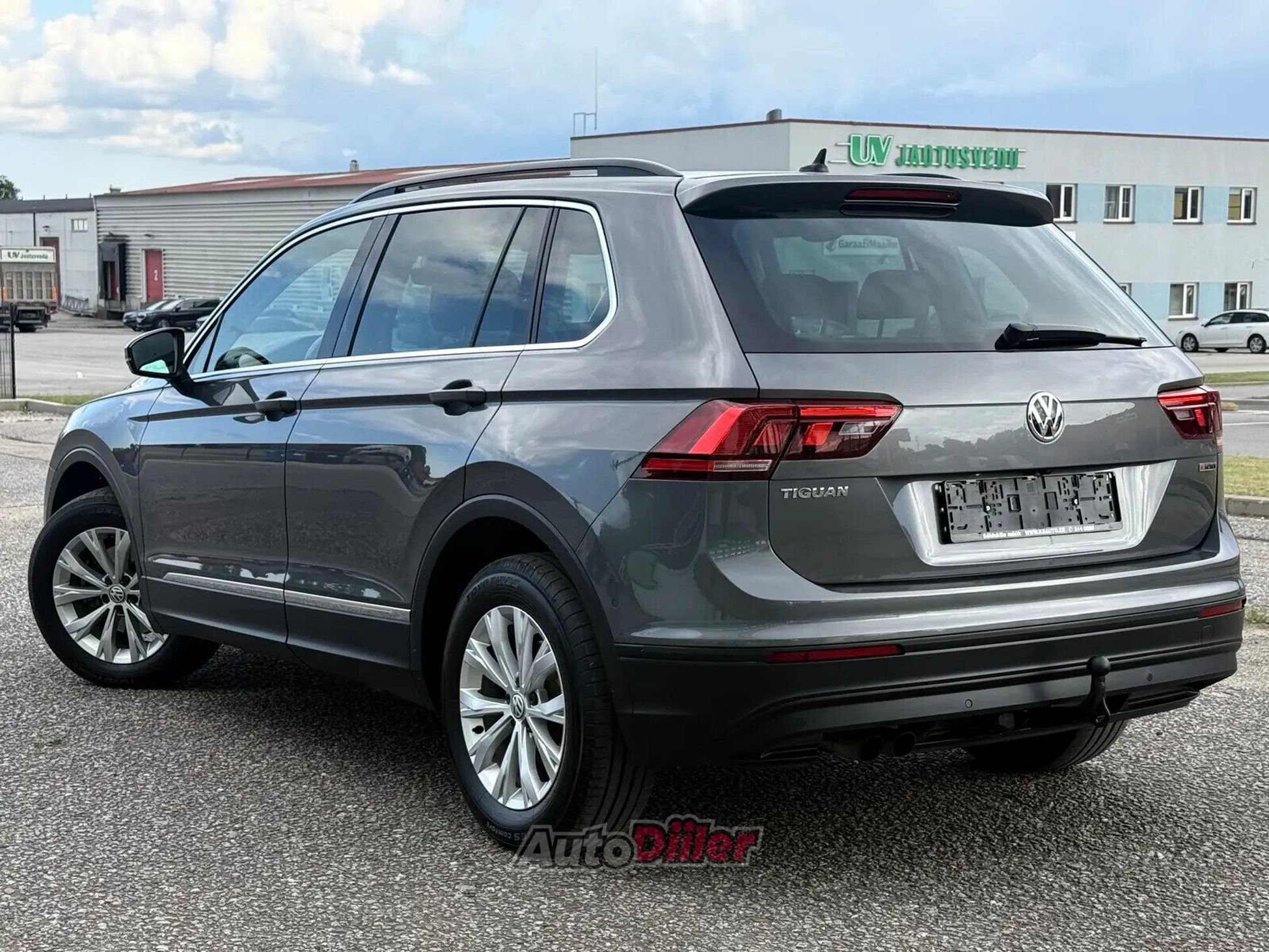 Volkswagen Tiguan 2018, photo 2/10