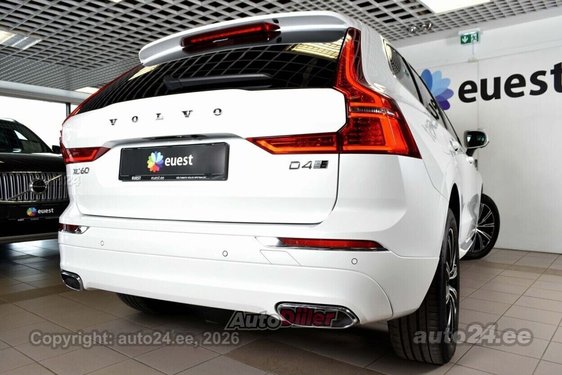 Volvo XC60 2018, photo 2/10