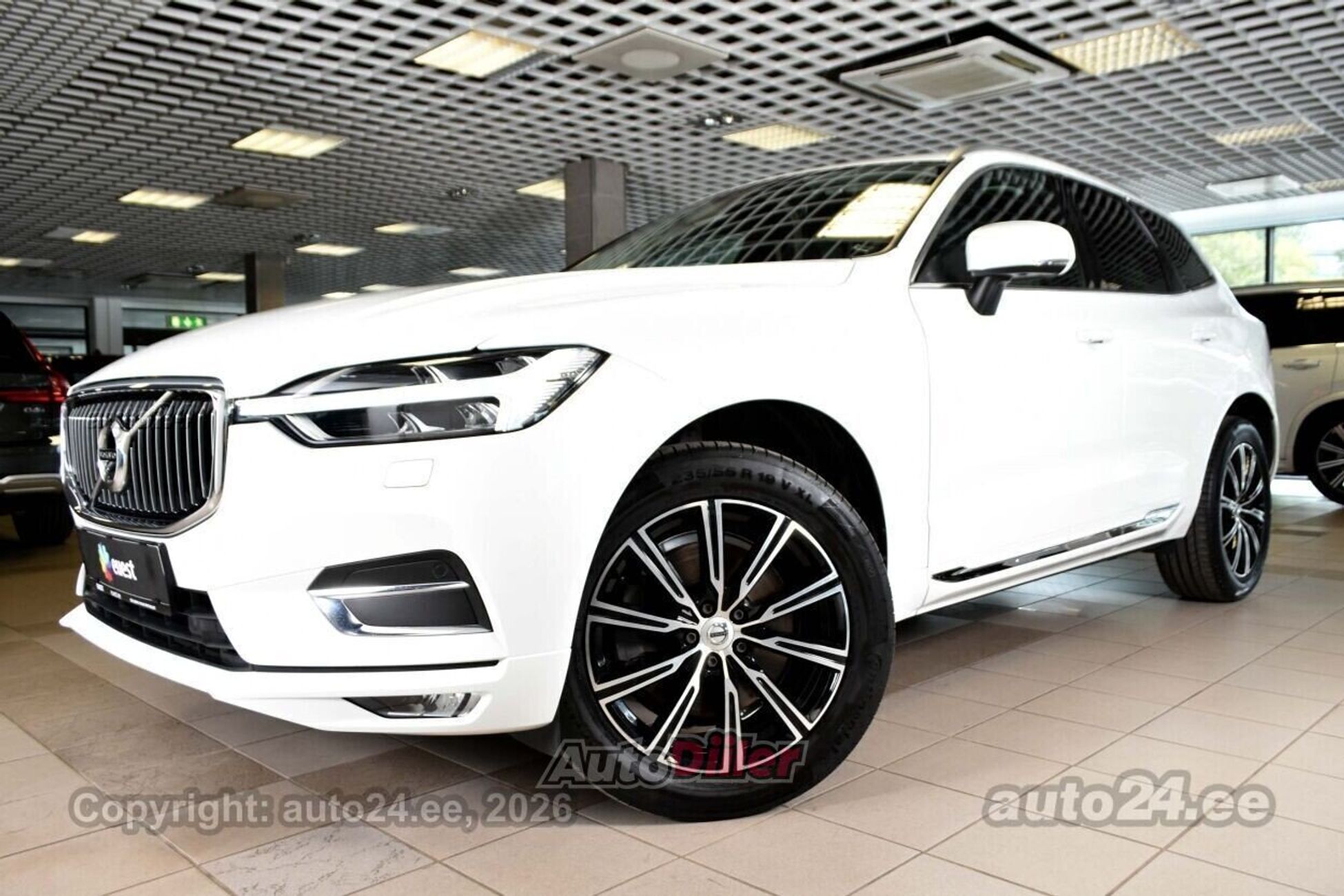 Volvo XC60 2018, photo 3/10
