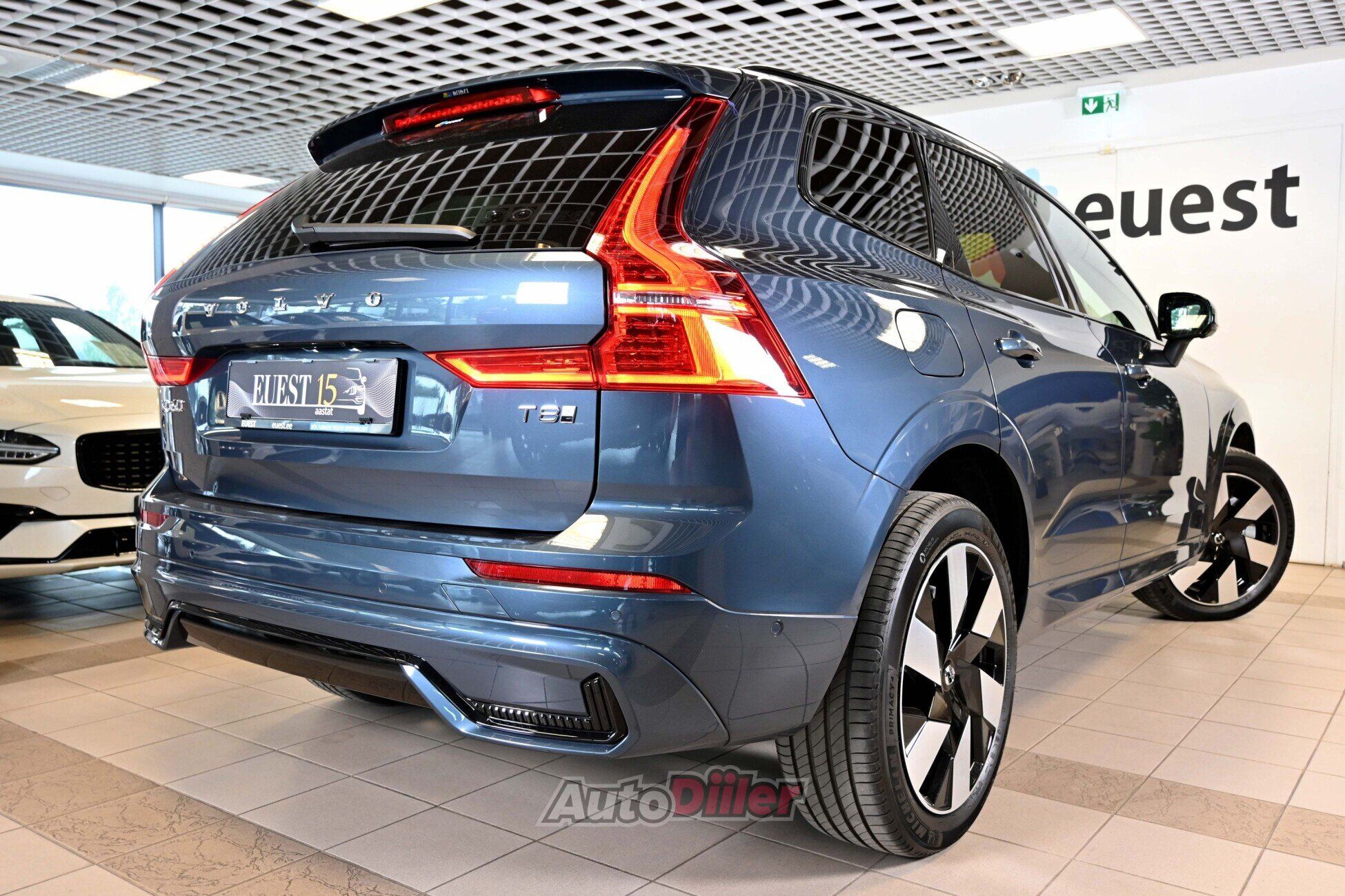 Volvo XC60 2025, photo 2/10