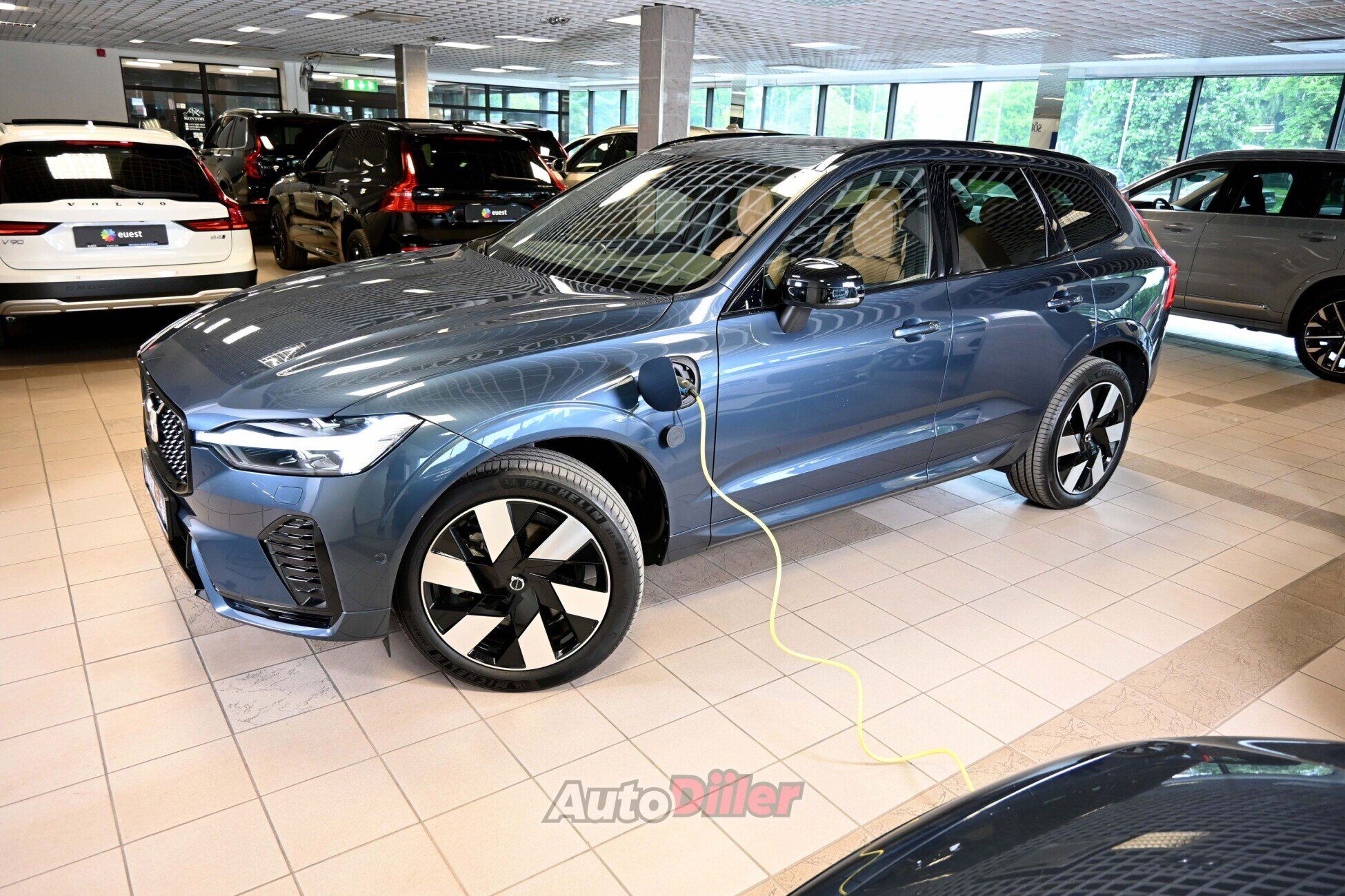 Volvo XC60 2025, photo 6/10