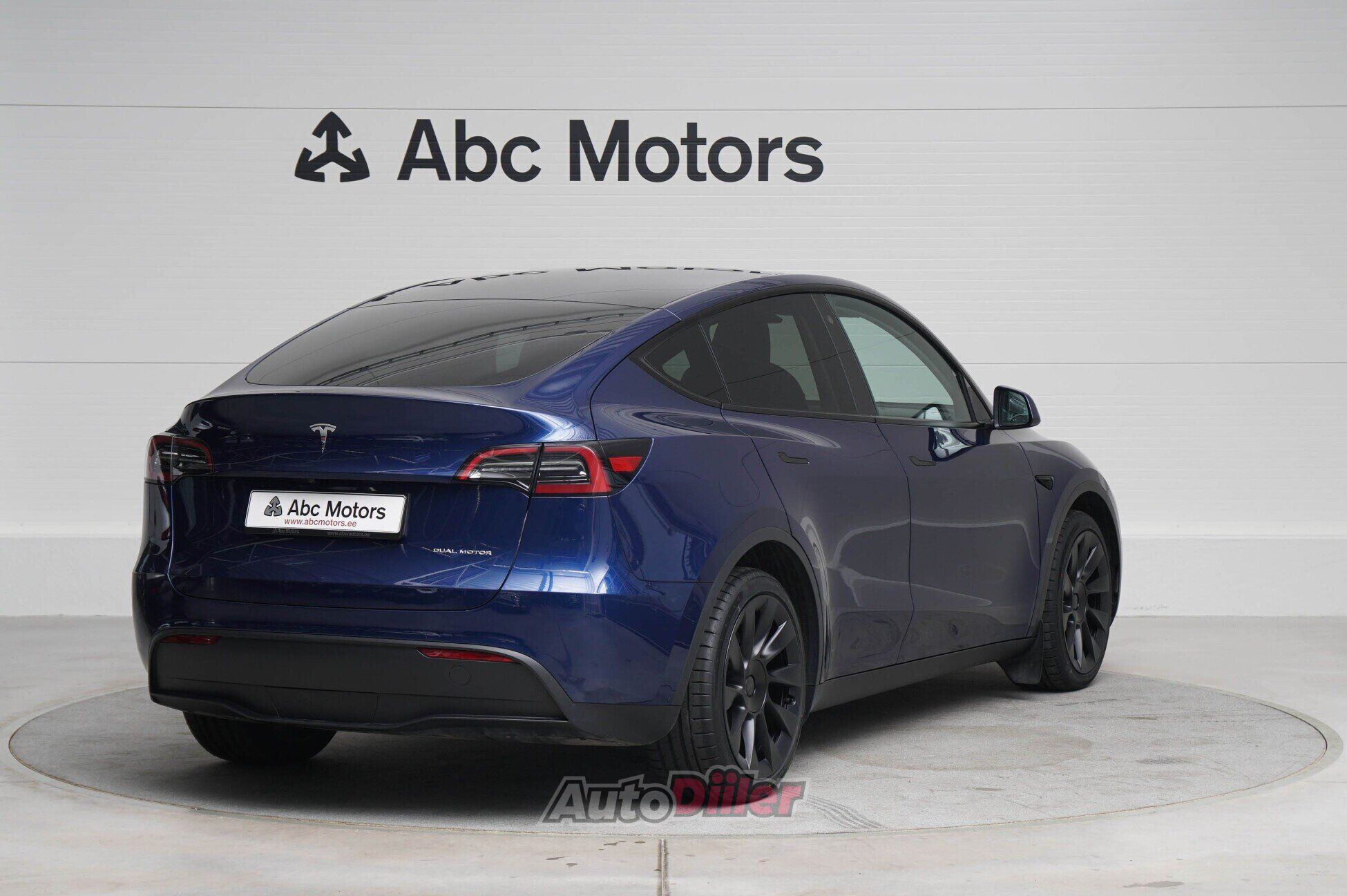 Tesla Model Y 2024, photo 4/10