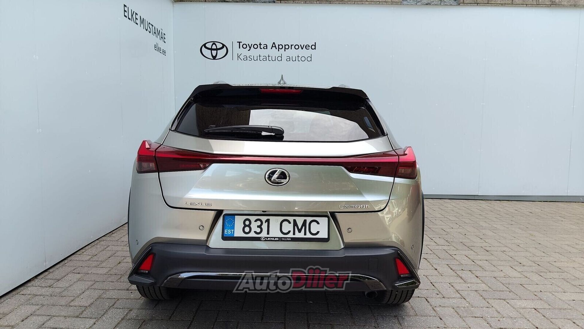 Lexus UX 300 2025, photo 4/10