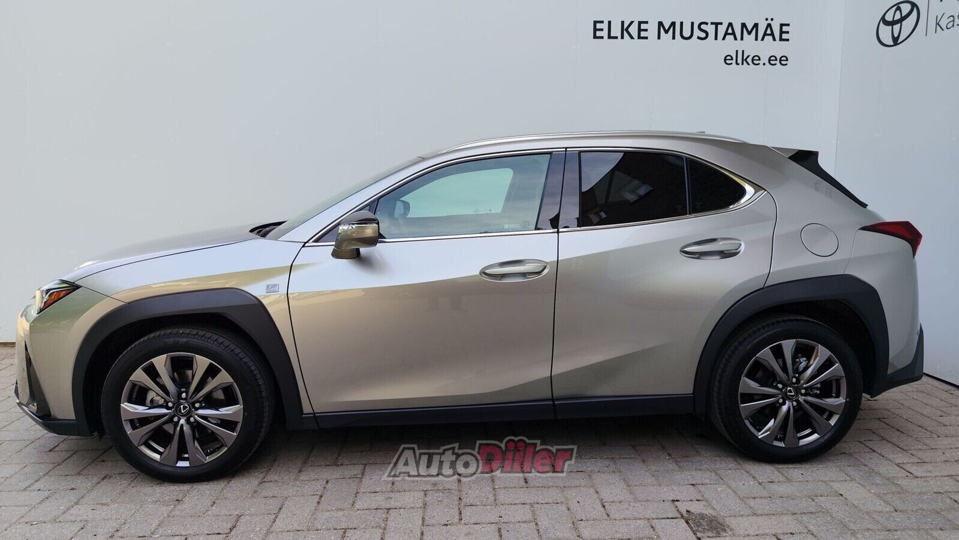 Lexus UX 300 2025, photo 3/10