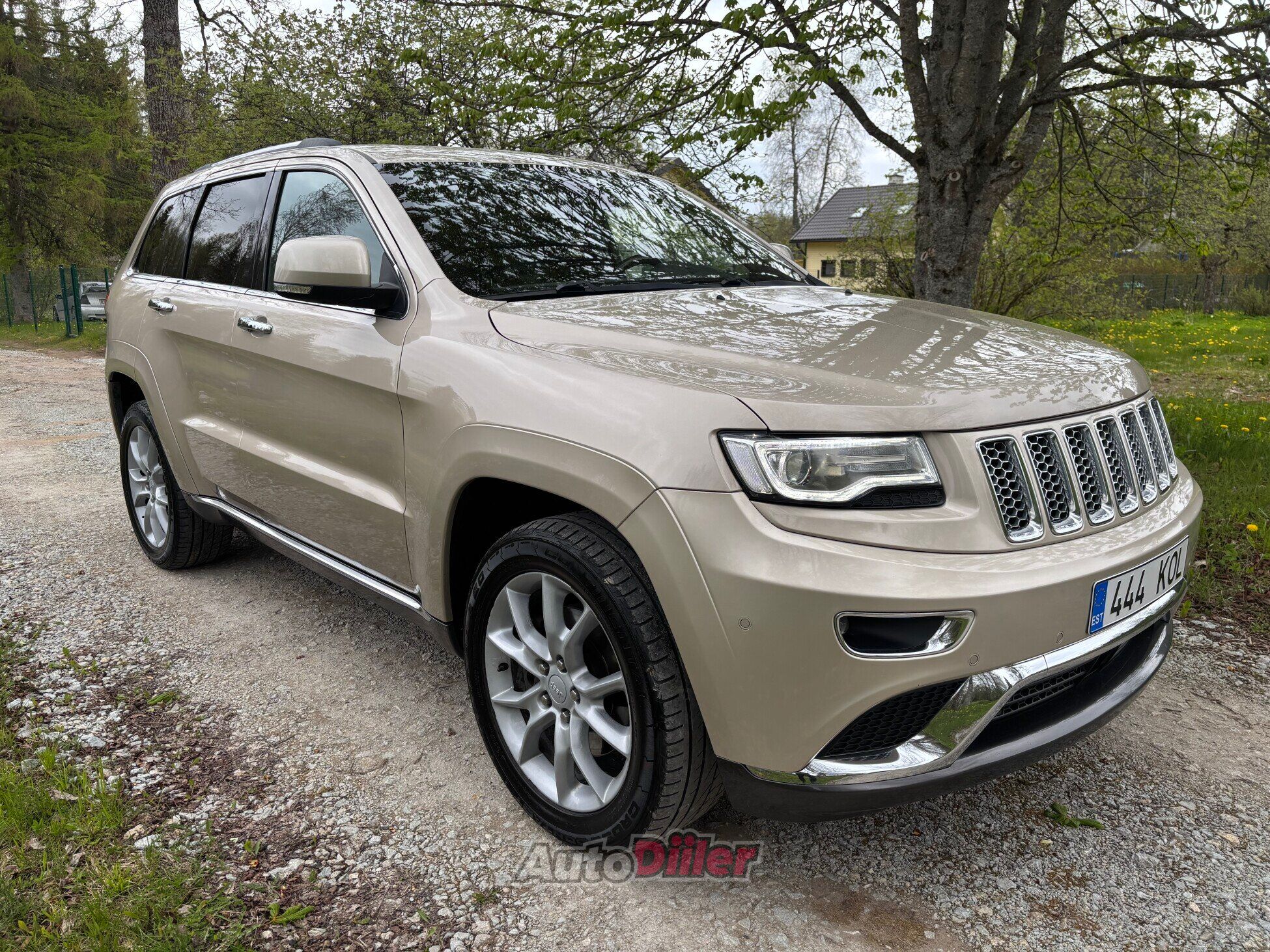 Jeep Grand Cherokee Summit 3.0 184kW 2013, photo 2/7