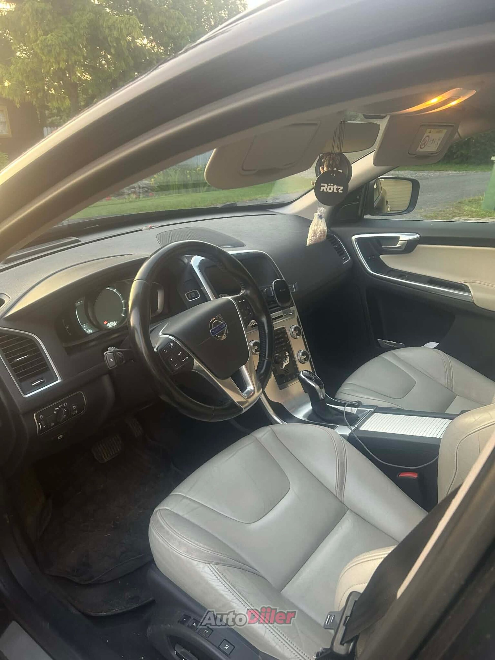 Volvo XC60 2.0 133kW 2015, photo 4/5