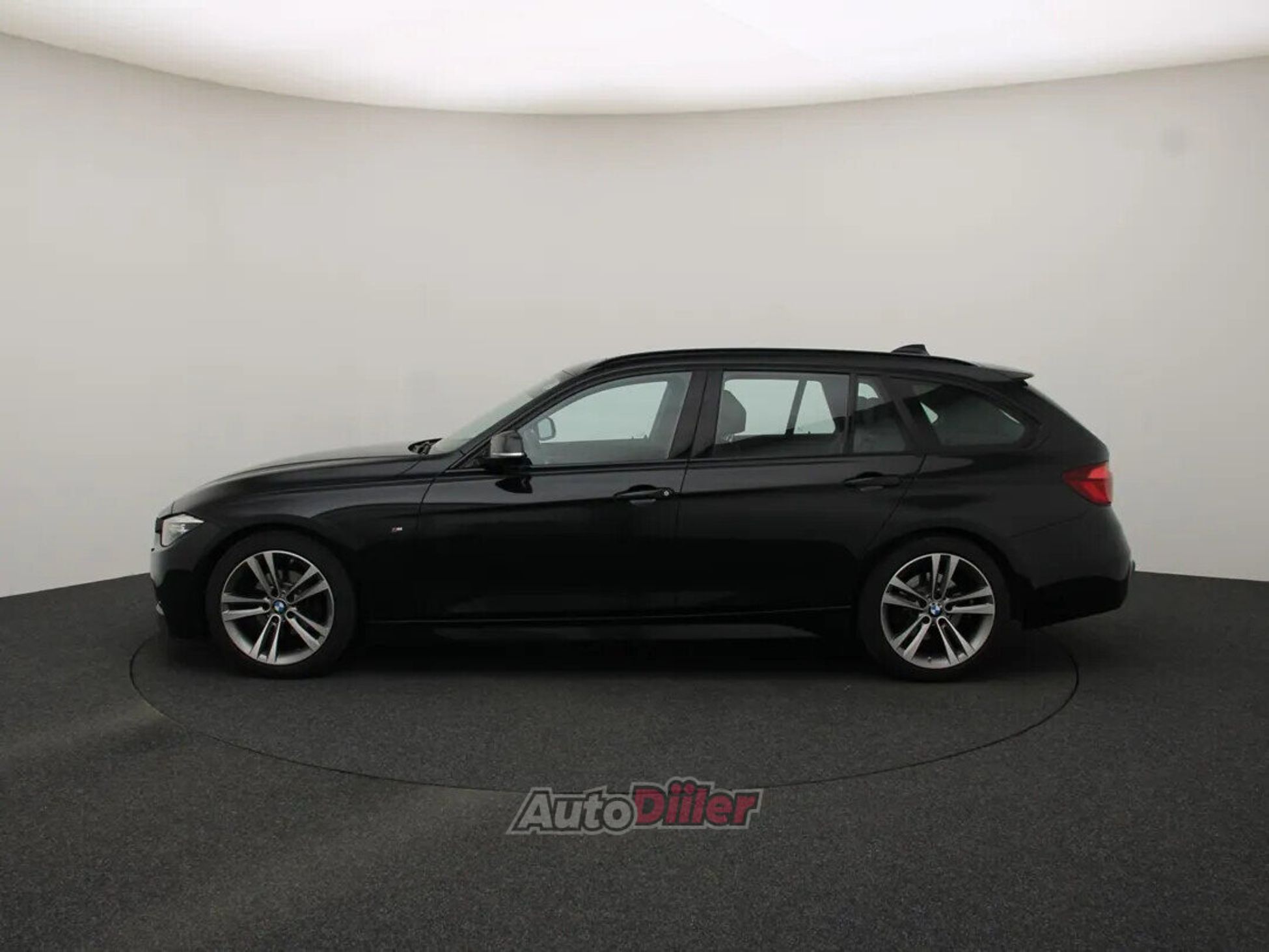 BMW 320 2019, photo 6/10