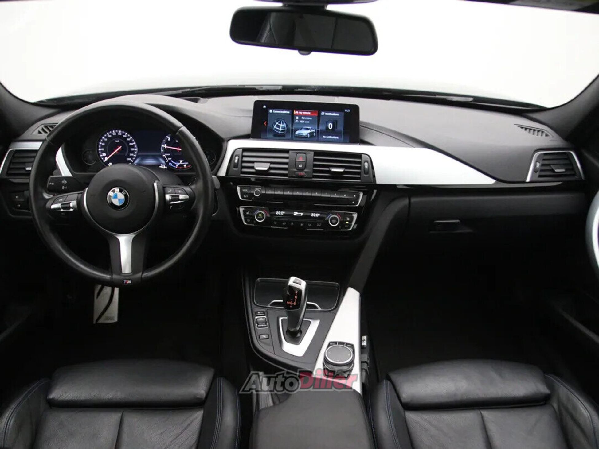 BMW 320 2019, photo 2/10