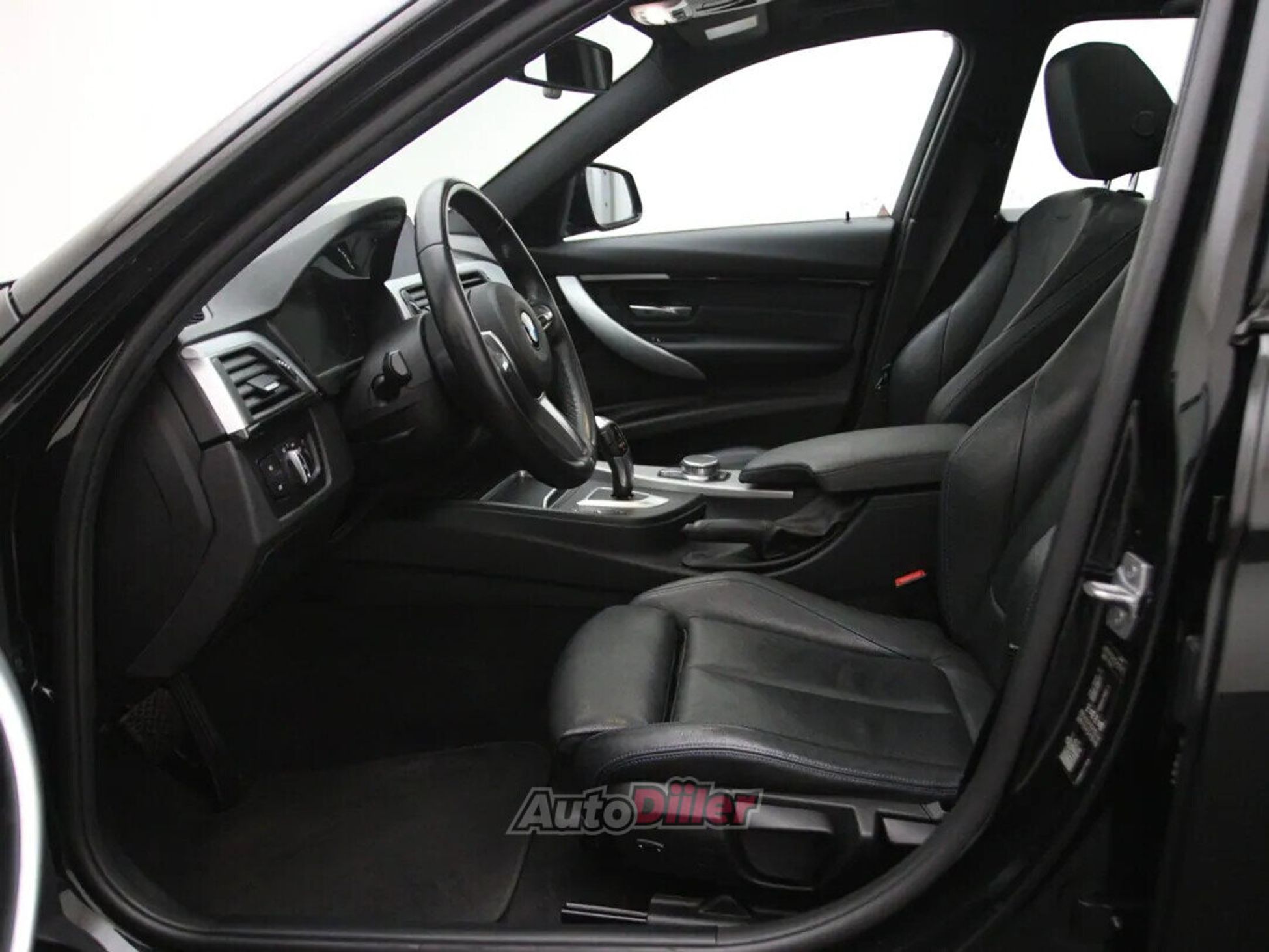 BMW 320 2019, photo 4/10