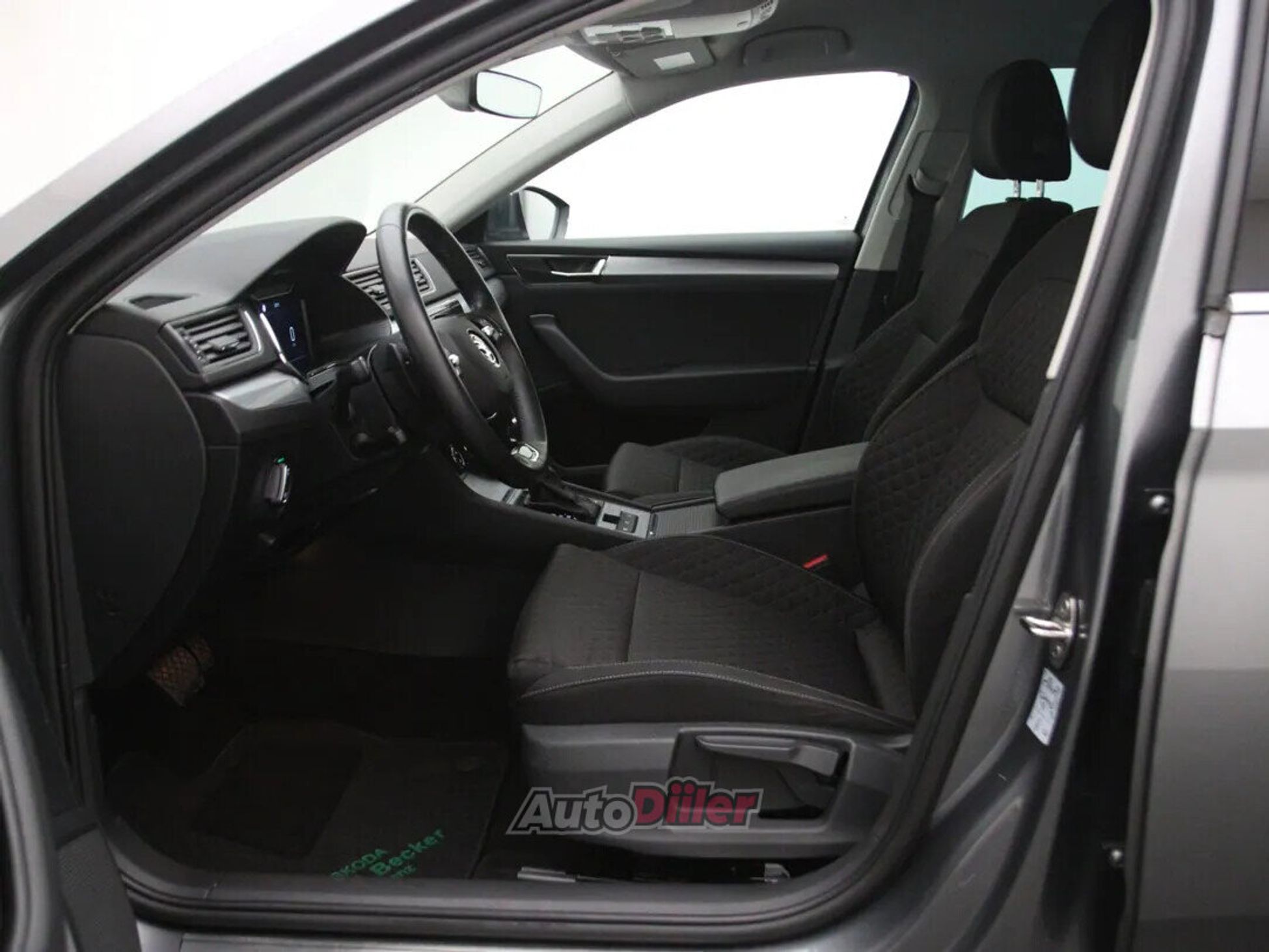 Skoda Superb Ambition 2.0 110kW 2022, kuva 4/10