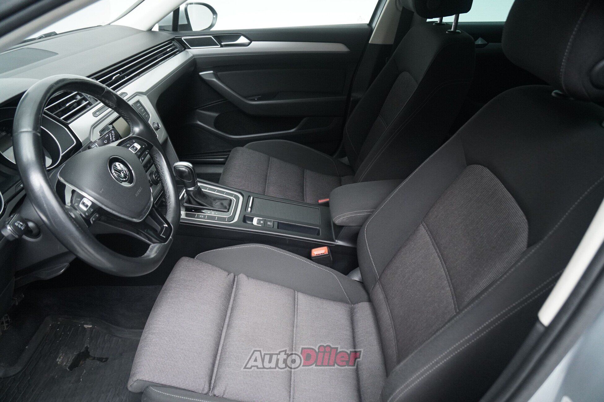 Volkswagen Passat Variant 2016, photo 6/10